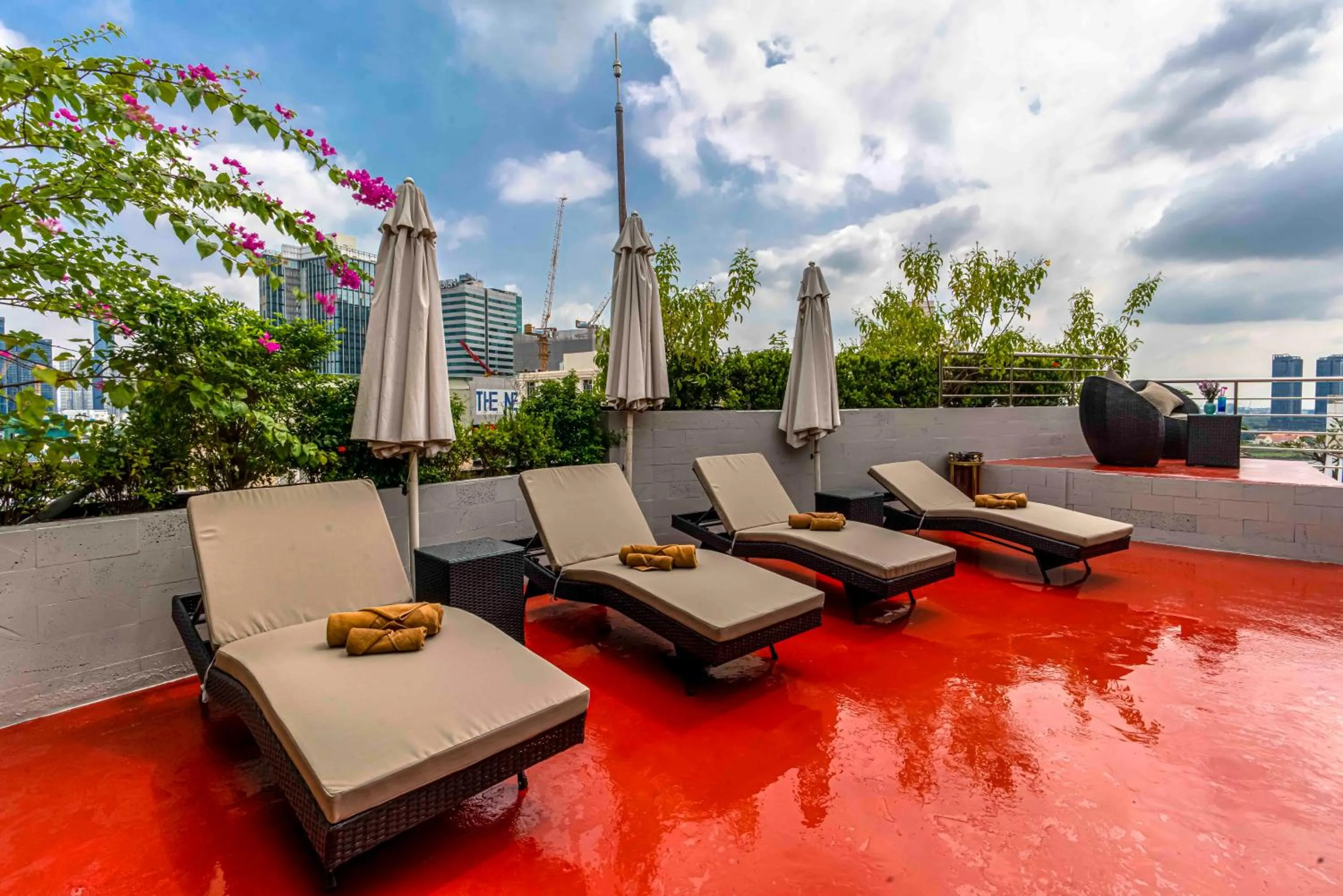 Pool view in Roseland Sweet Hotel