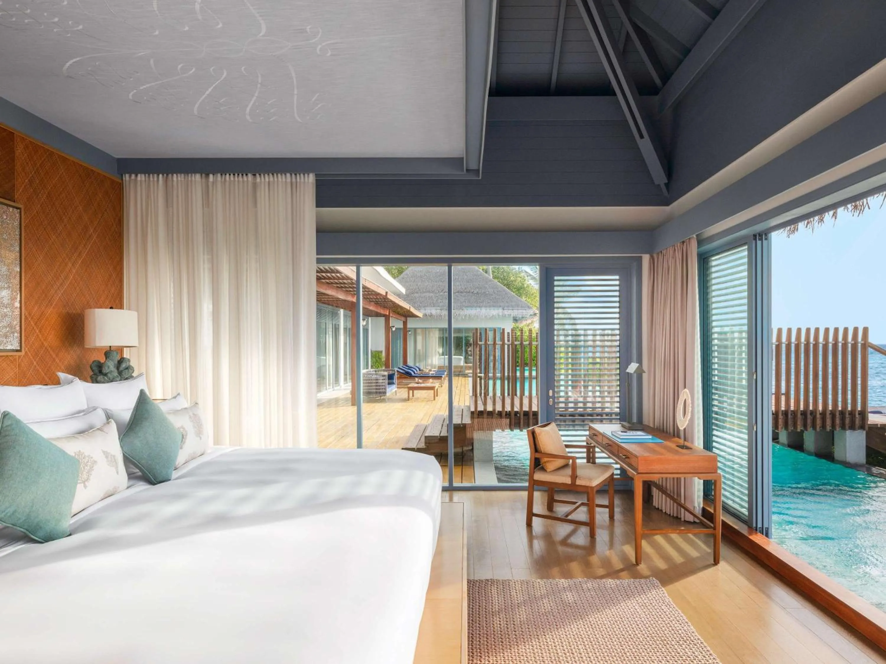 Bedroom, Bed in Raffles Maldives Meradhoo