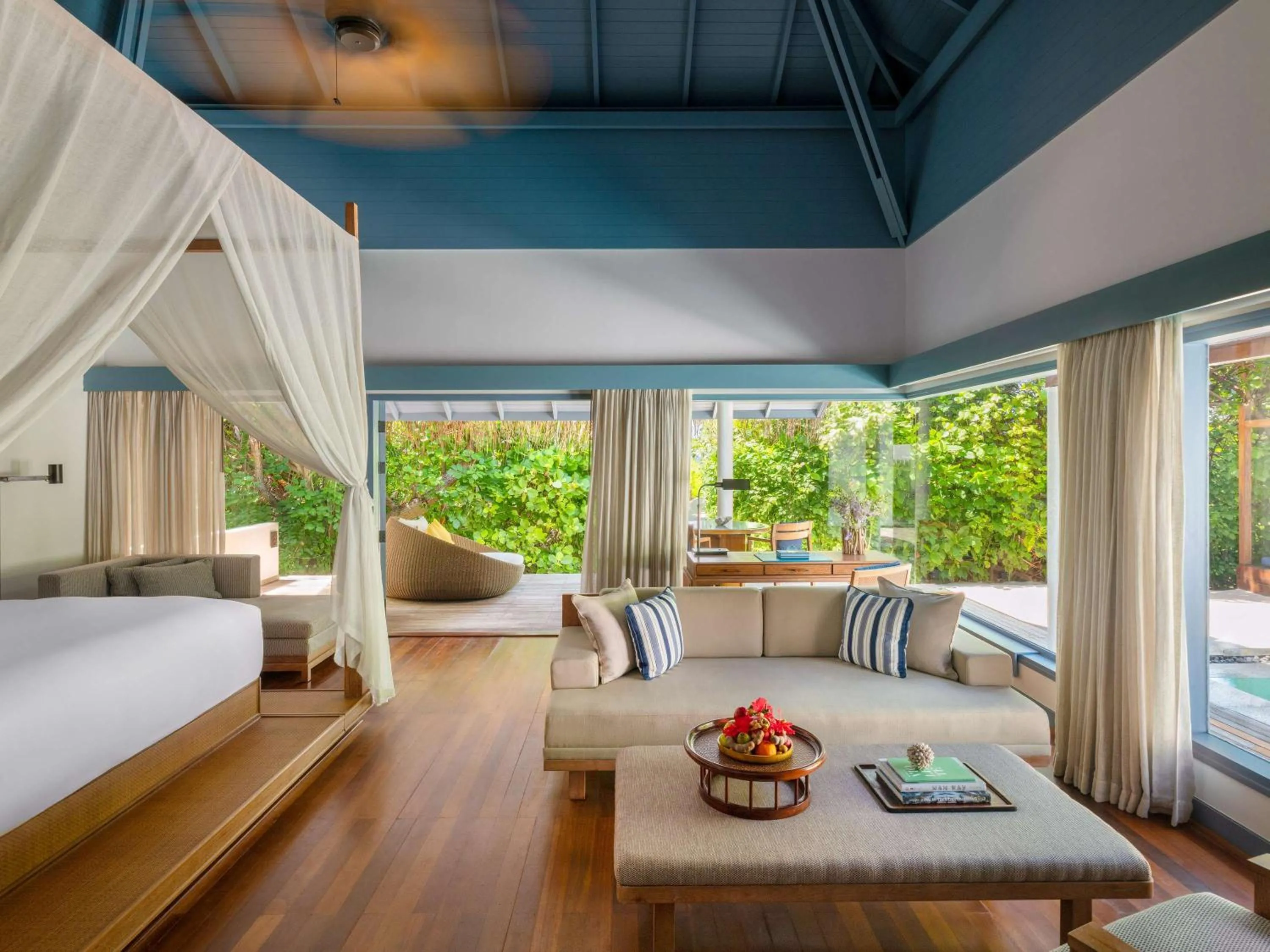 Bedroom, Bed in Raffles Maldives Meradhoo