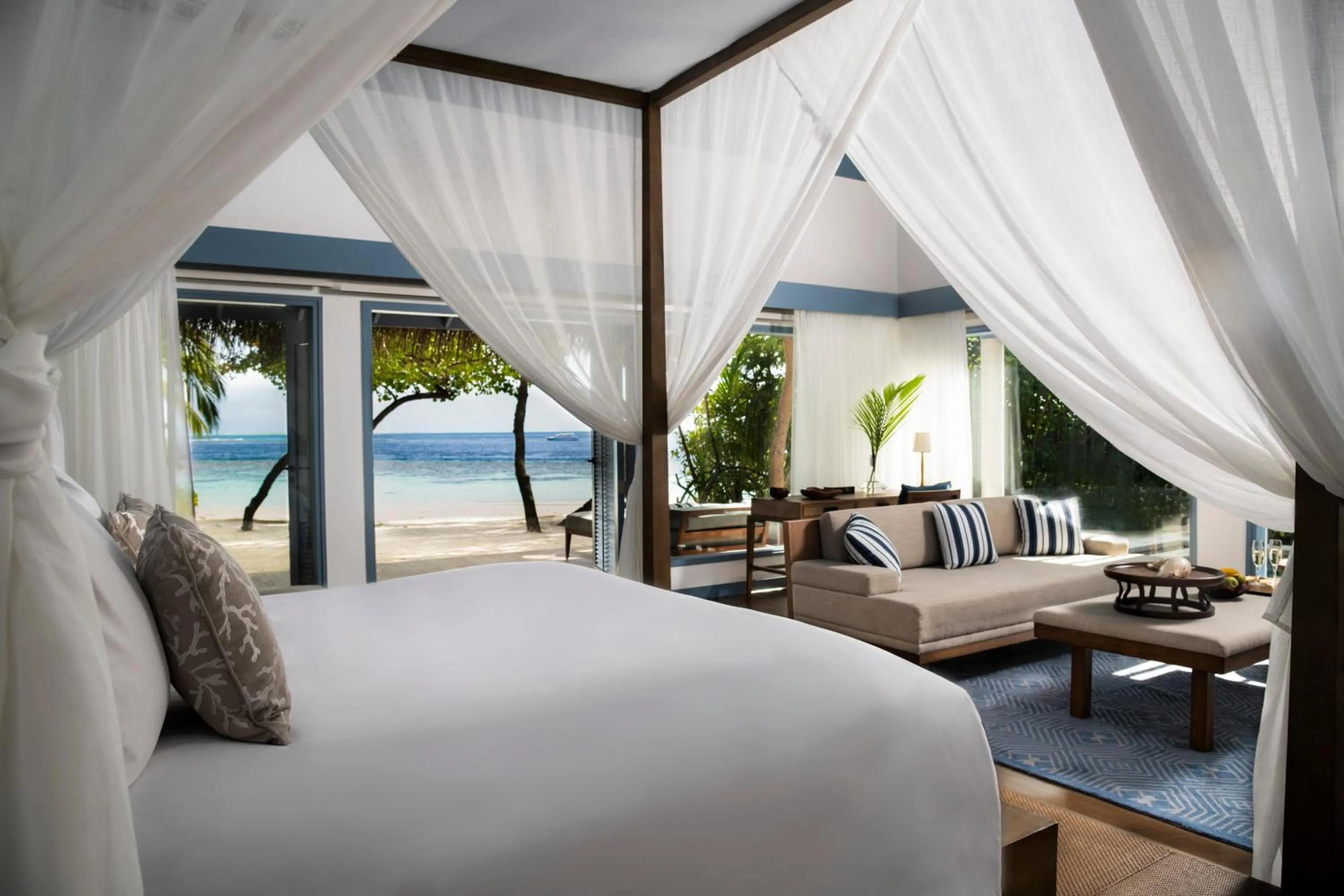 Photo of the whole room, Bed in Raffles Maldives Meradhoo