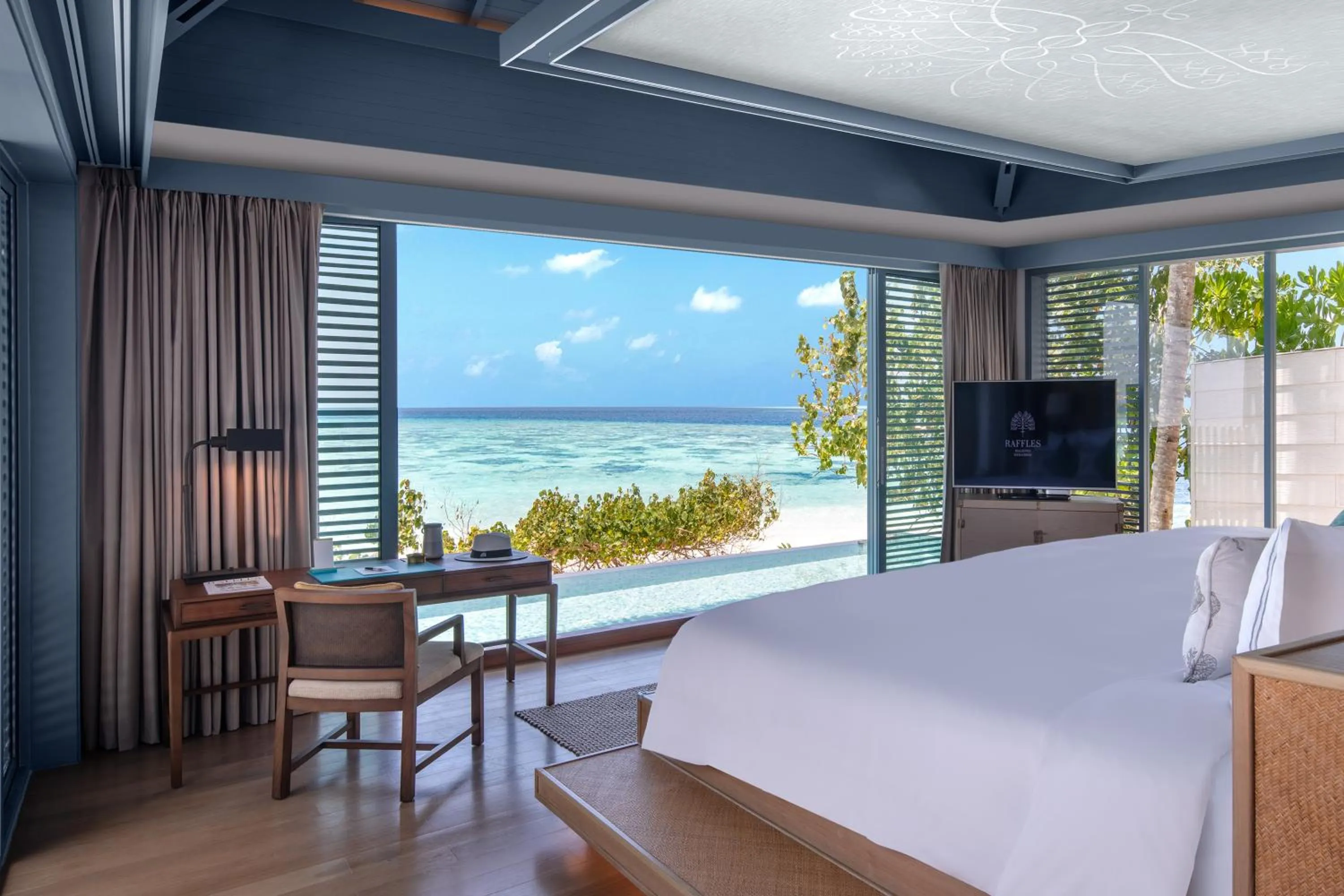 Bed in Raffles Maldives Meradhoo