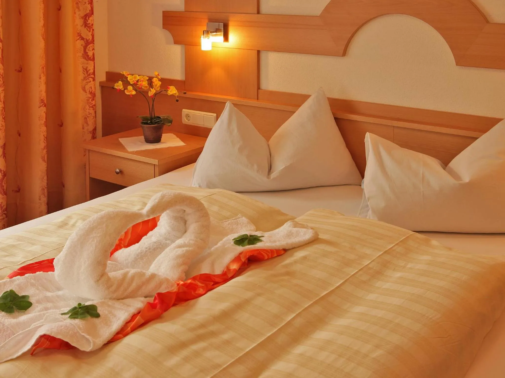 Photo of the whole room, Bed in Hotel Gisserhof - Dolomea Hotel