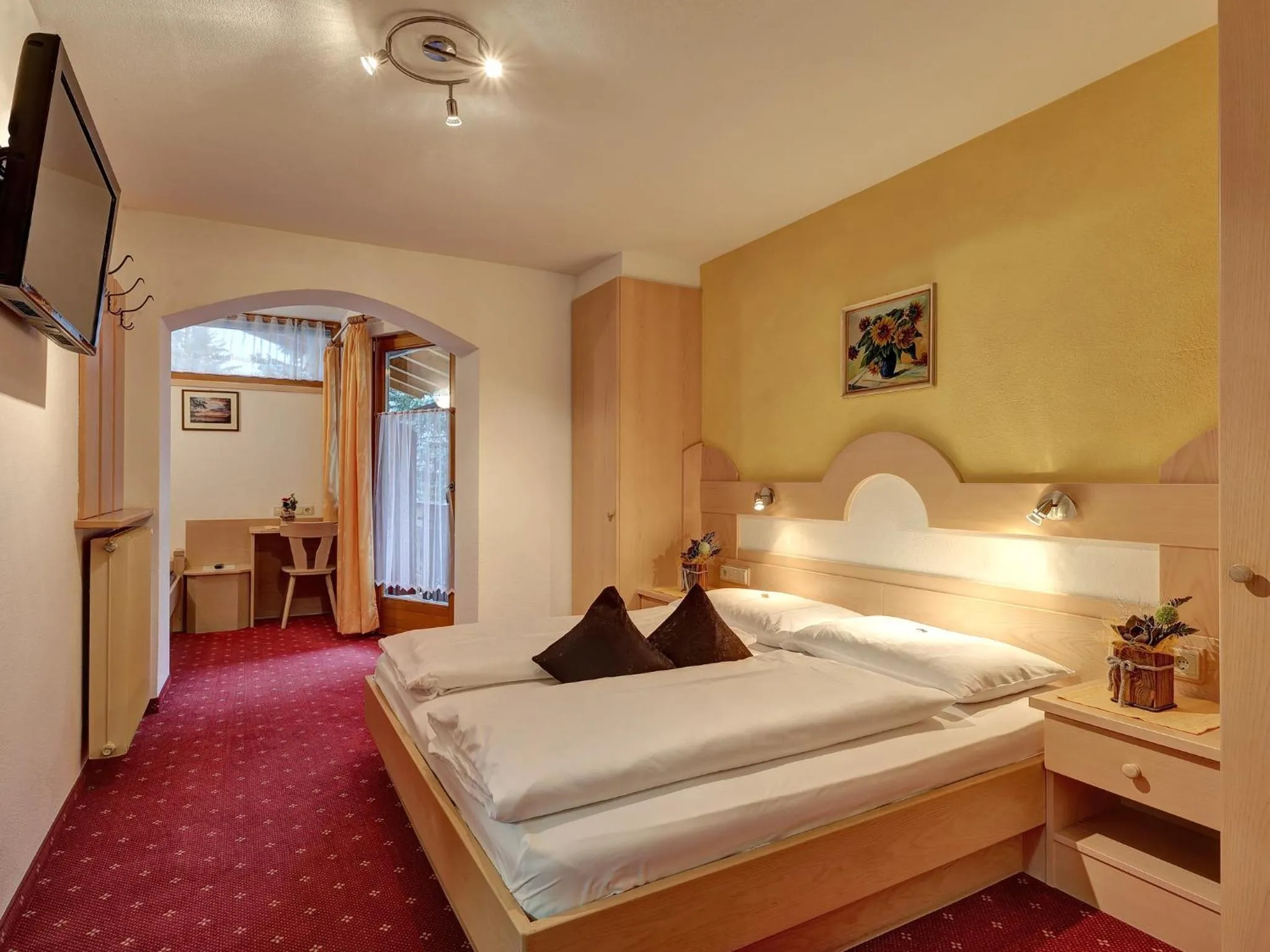 Photo of the whole room, Bed in Hotel Gisserhof - Dolomea Hotel