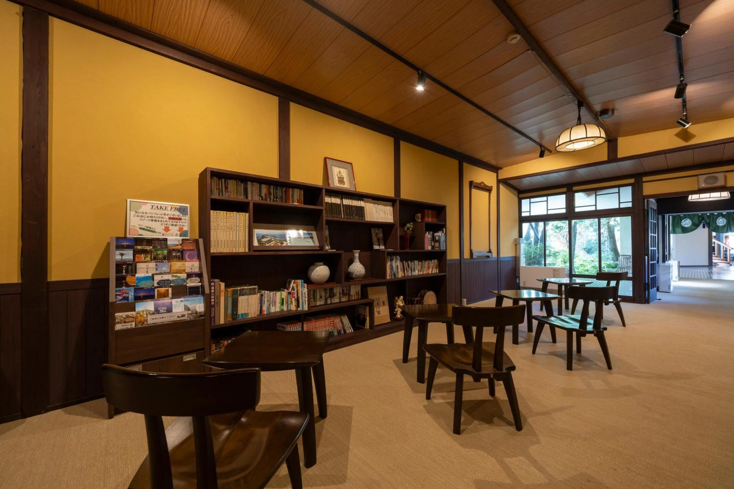 Seating area in Hirayukan