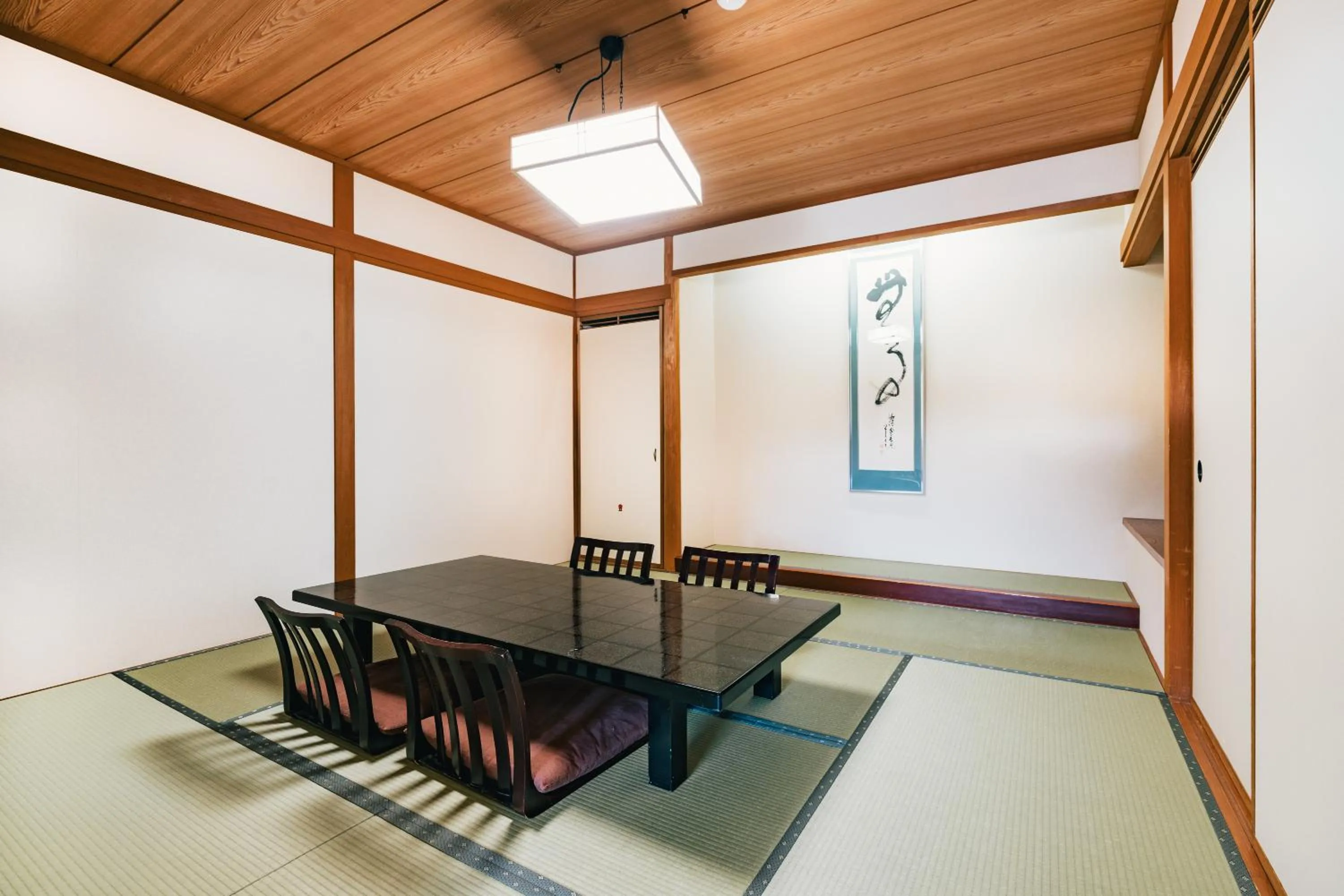 Photo of the whole room in Hirayukan