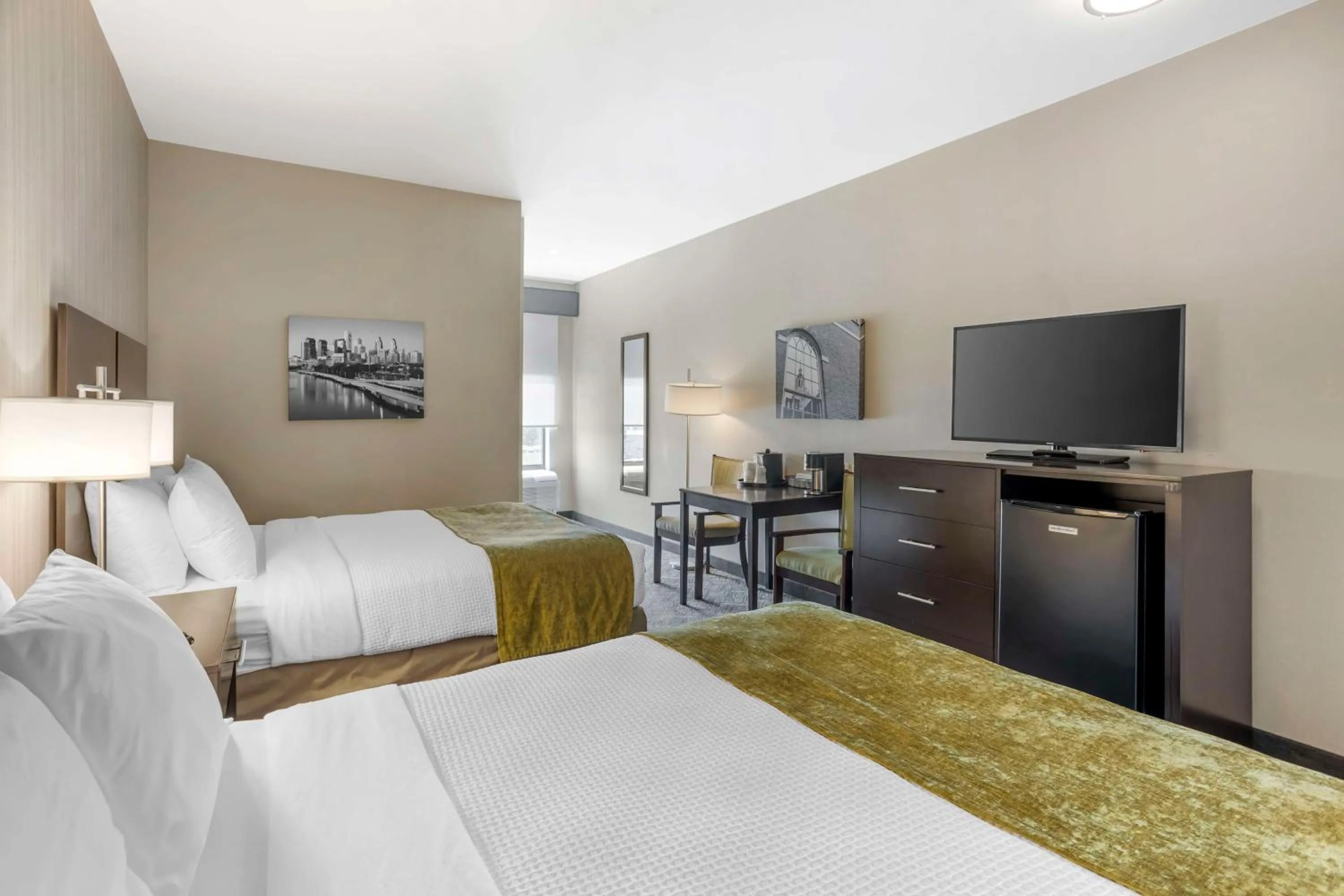 Bedroom, Bed in Best Western Plus Philadelphia-Pennsauken Hotel