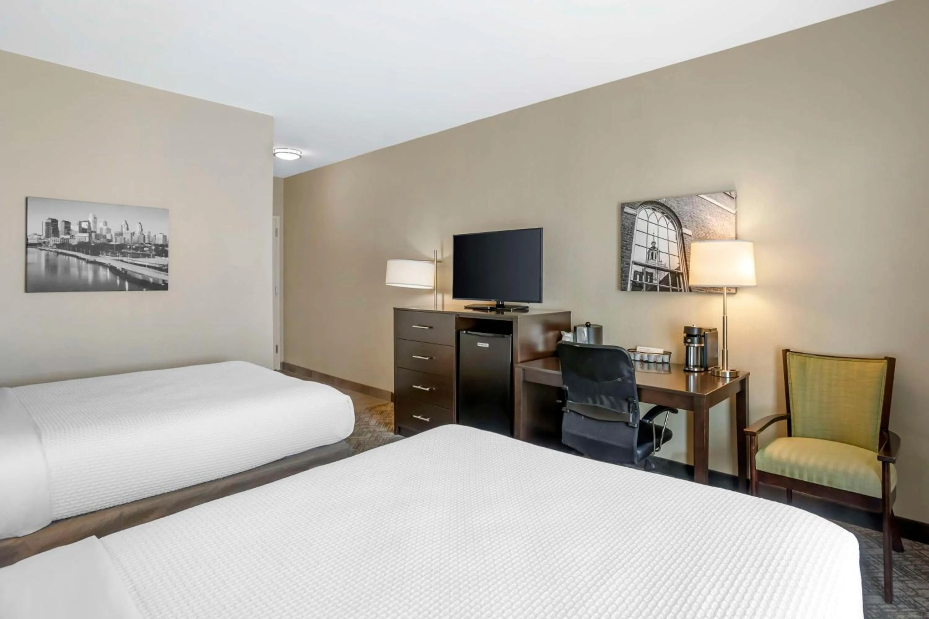 Bedroom, Bed in Best Western Plus Philadelphia-Pennsauken Hotel