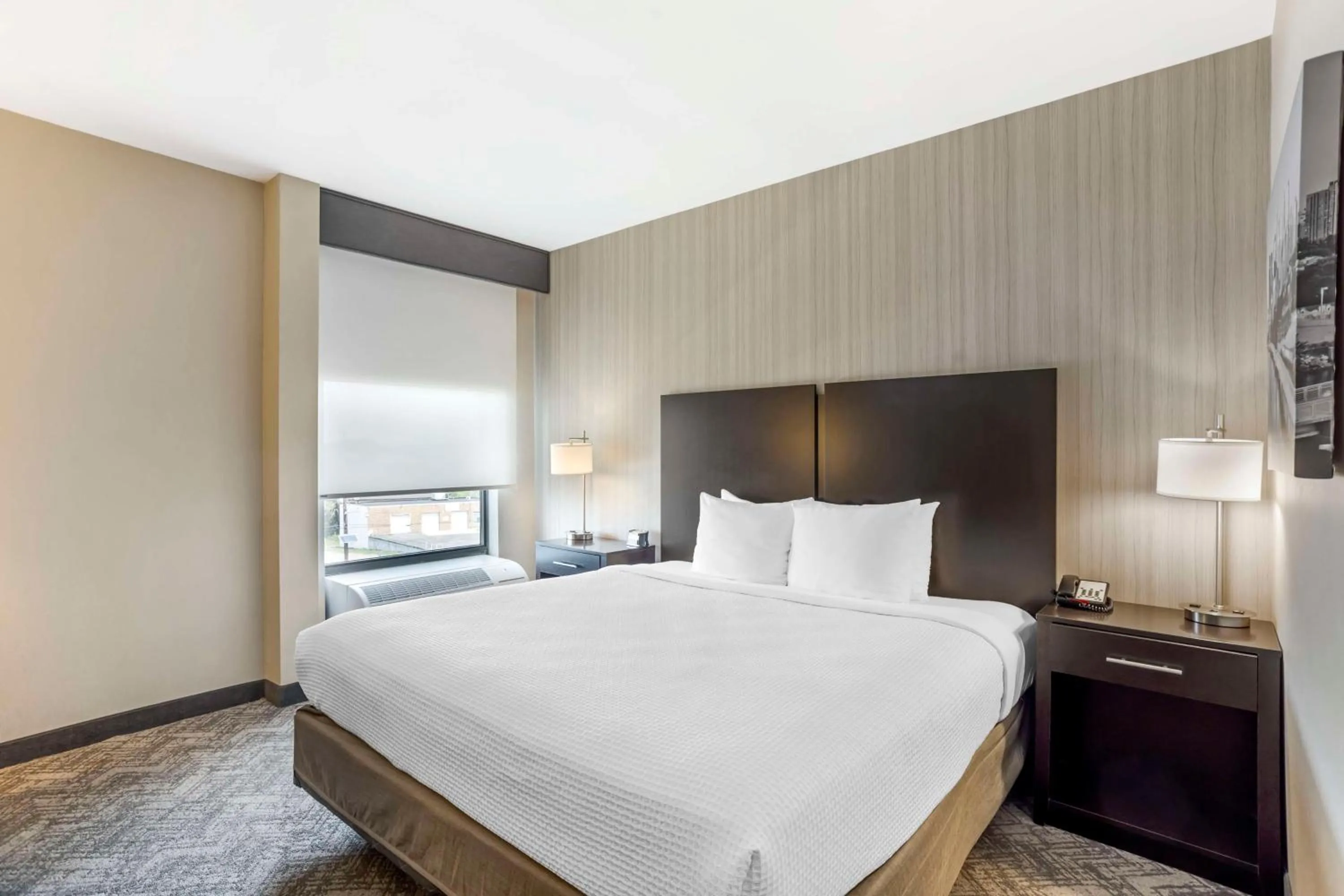 Bedroom, Bed in Best Western Plus Philadelphia-Pennsauken Hotel