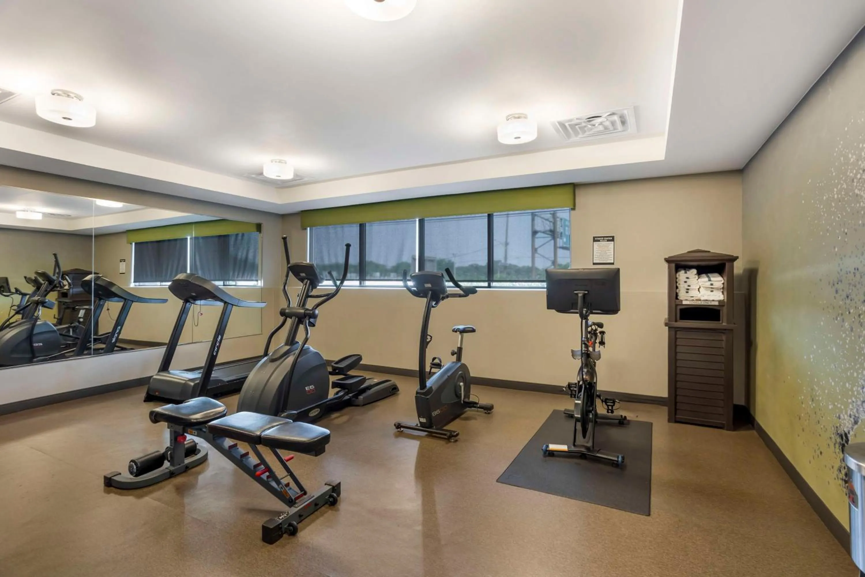 Fitness centre/facilities in Best Western Plus Philadelphia-Pennsauken Hotel