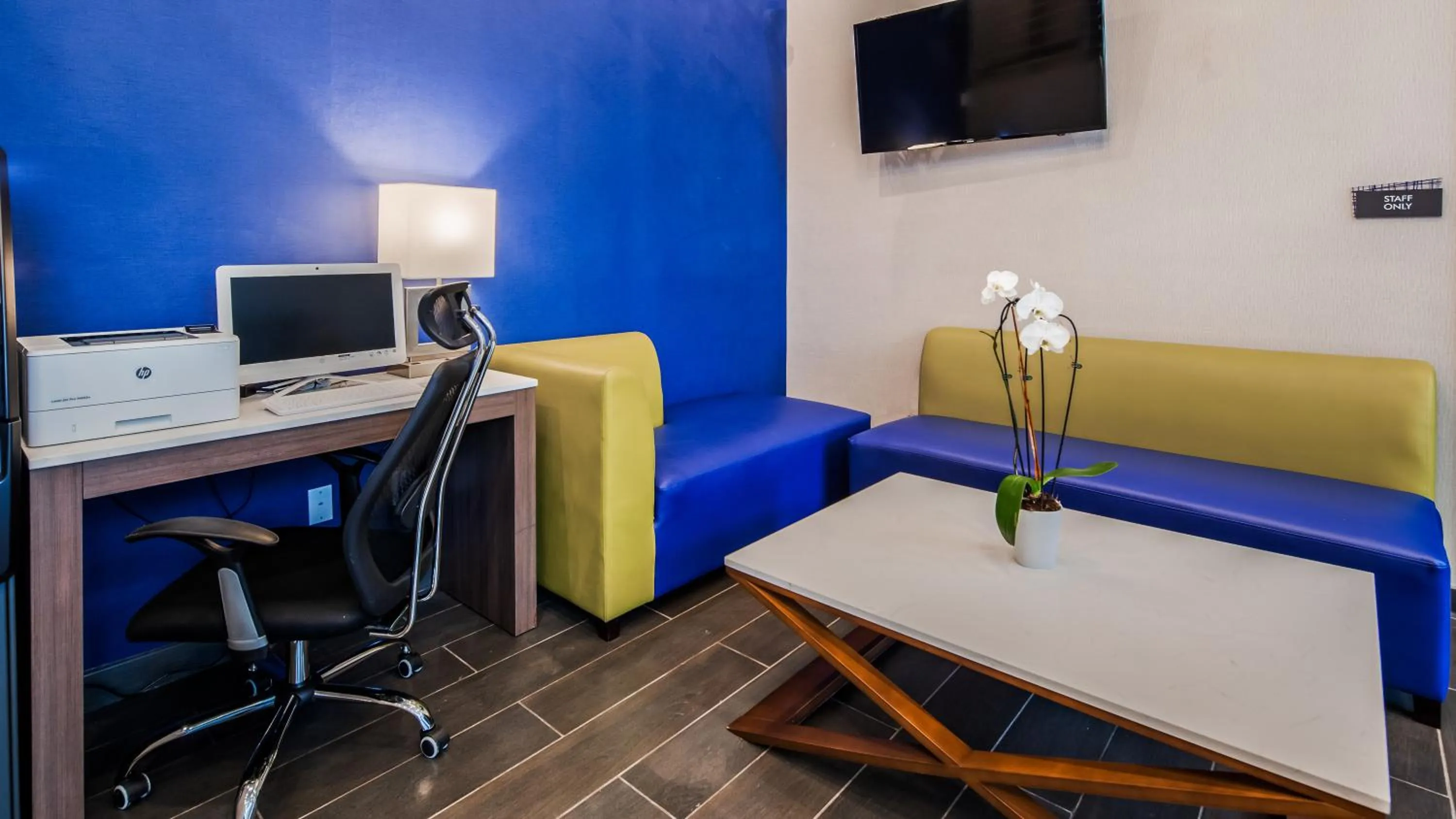 Business facilities, TV/Entertainment Center in Best Western Plus Stadium Inn