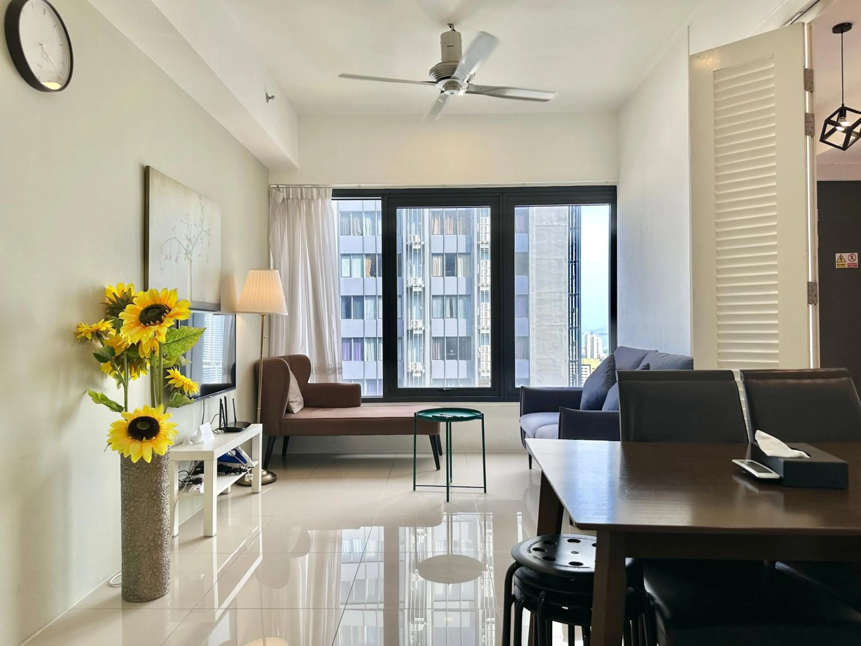 Tropicana 218 Macalister