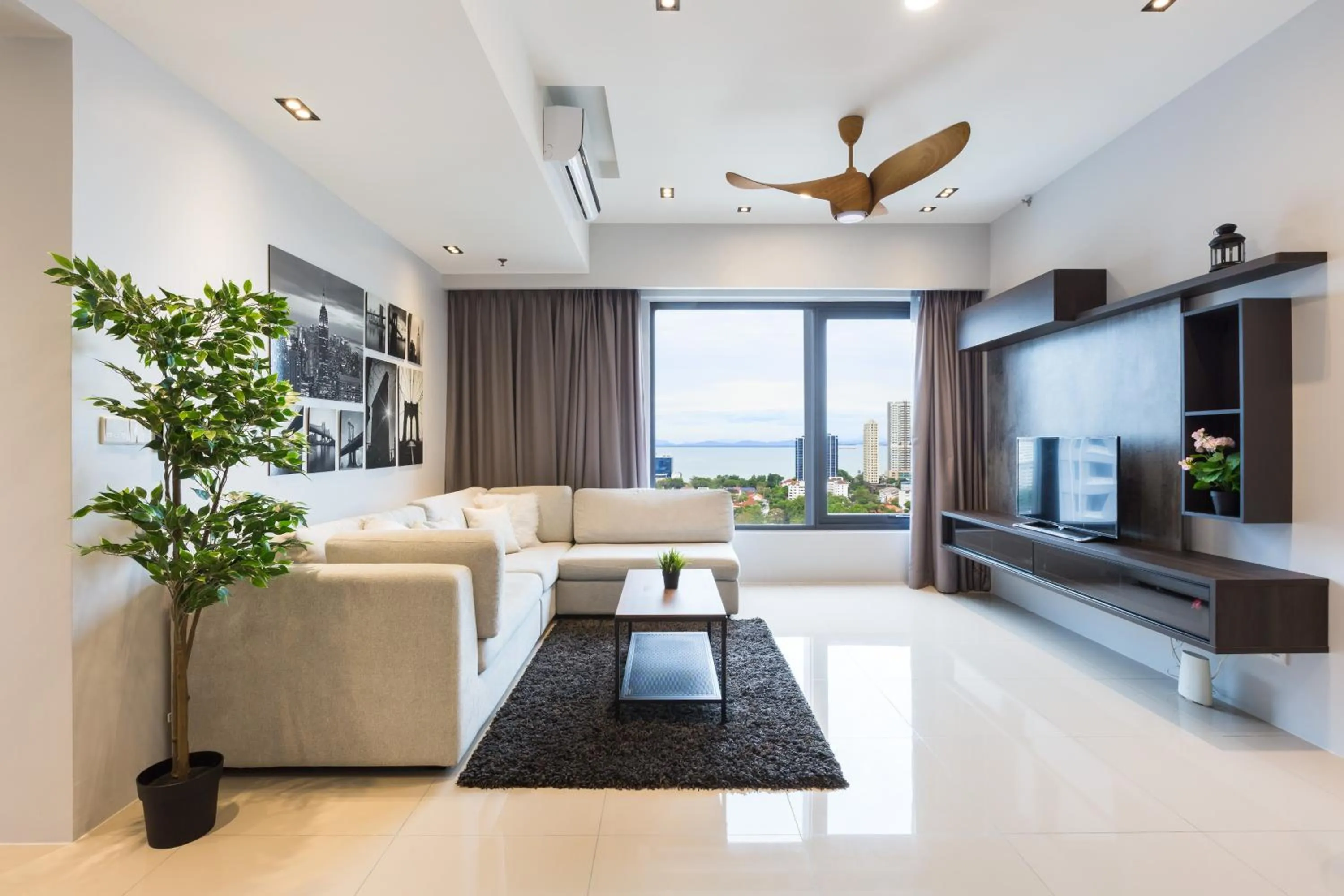 Tropicana 218 Macalister