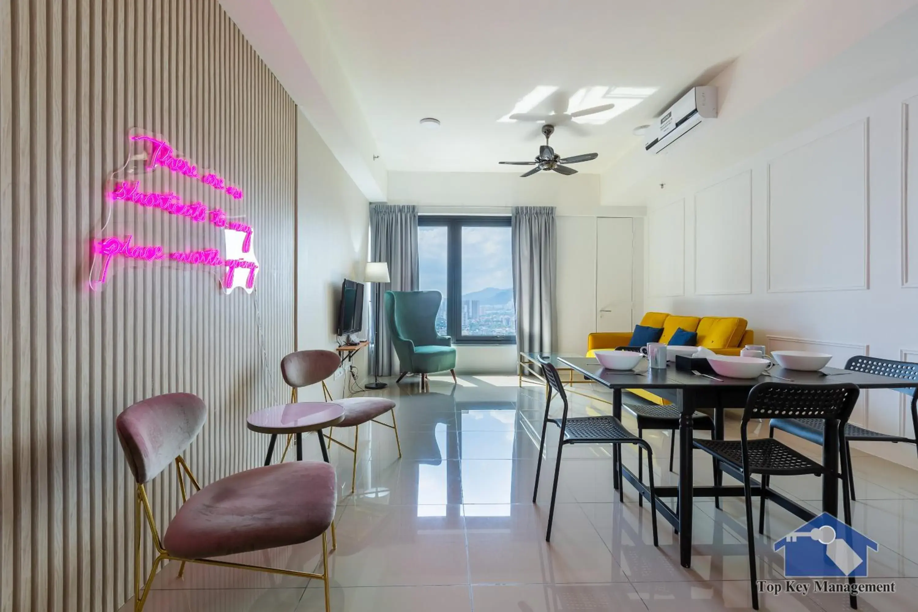 Three-Bedroom Apartment with View in Tropicana 218 Macalister by Stayla Three-Bedroom Apartment with View in Tropicana 218 Macalister by Stayla