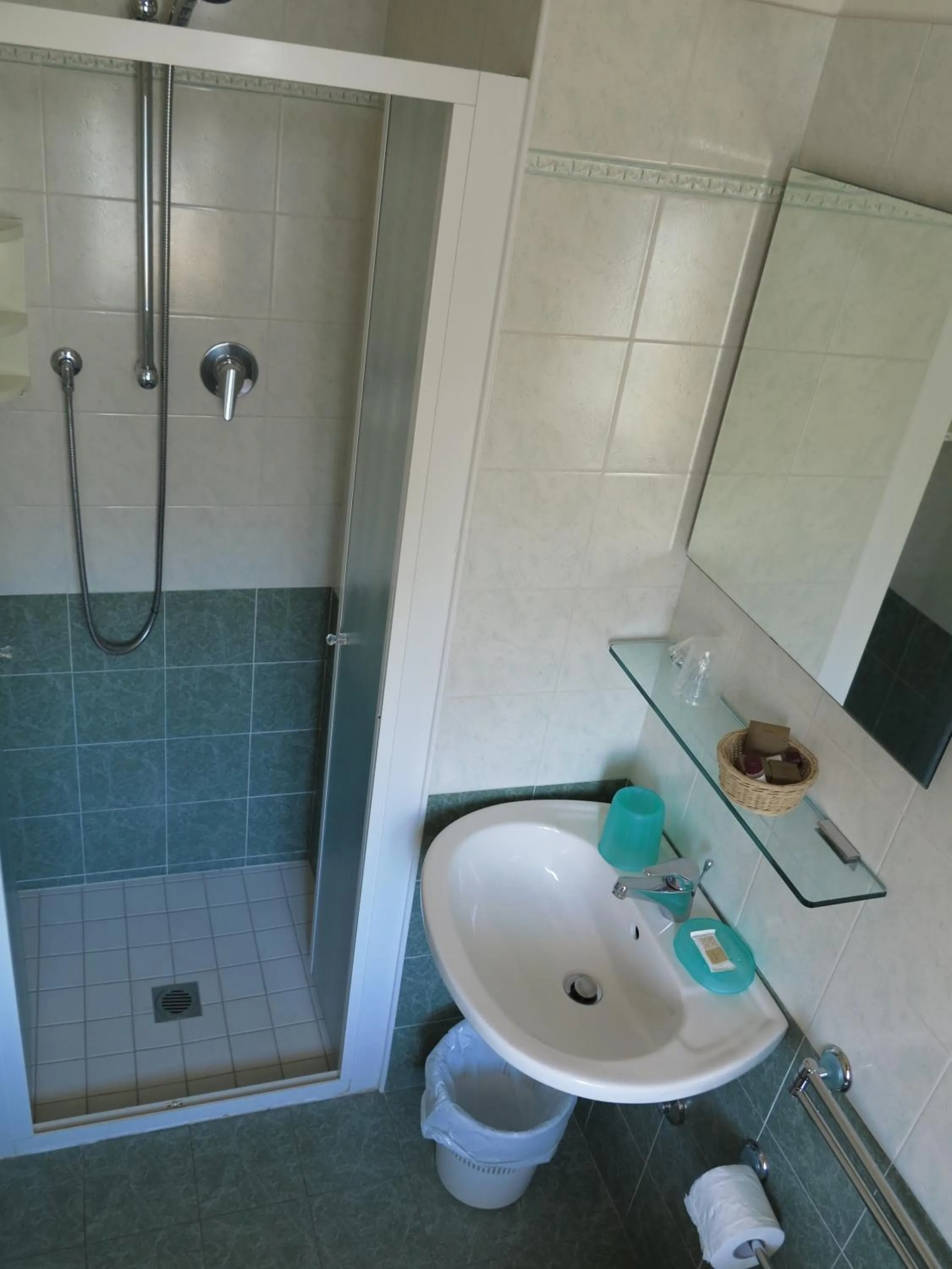 Shower in Hotel Letizia