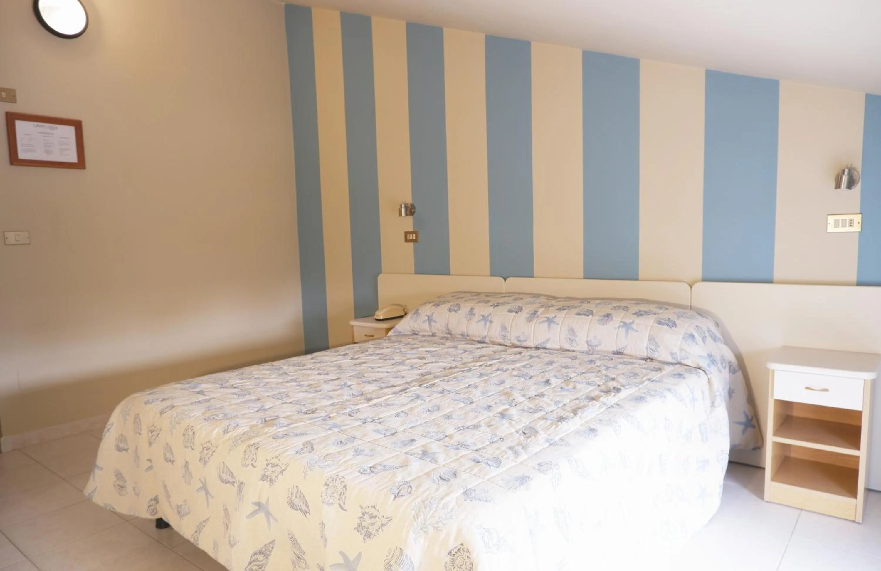 Bedroom, Bed in Hotel Letizia