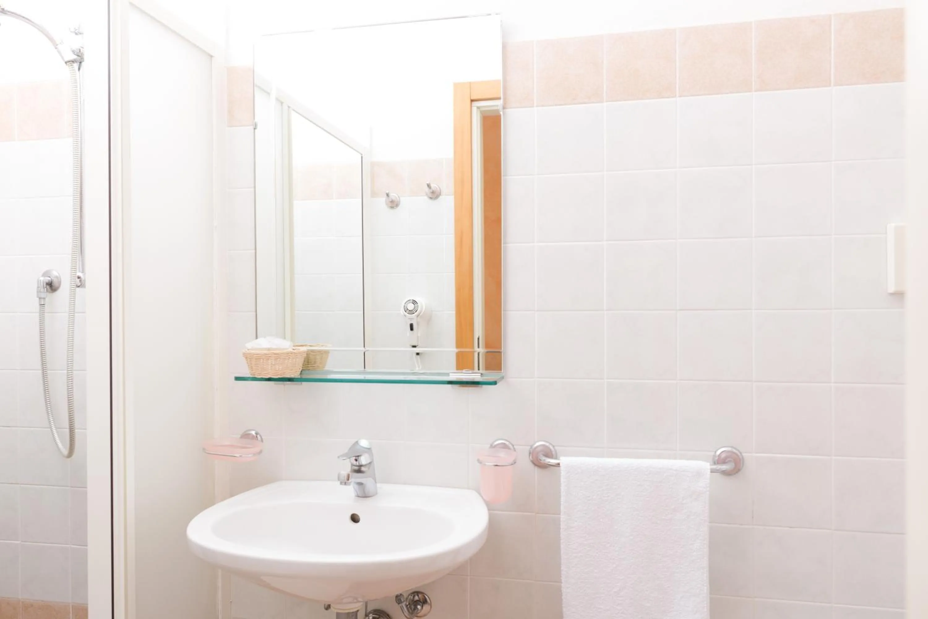 Bathroom in Hotel Letizia