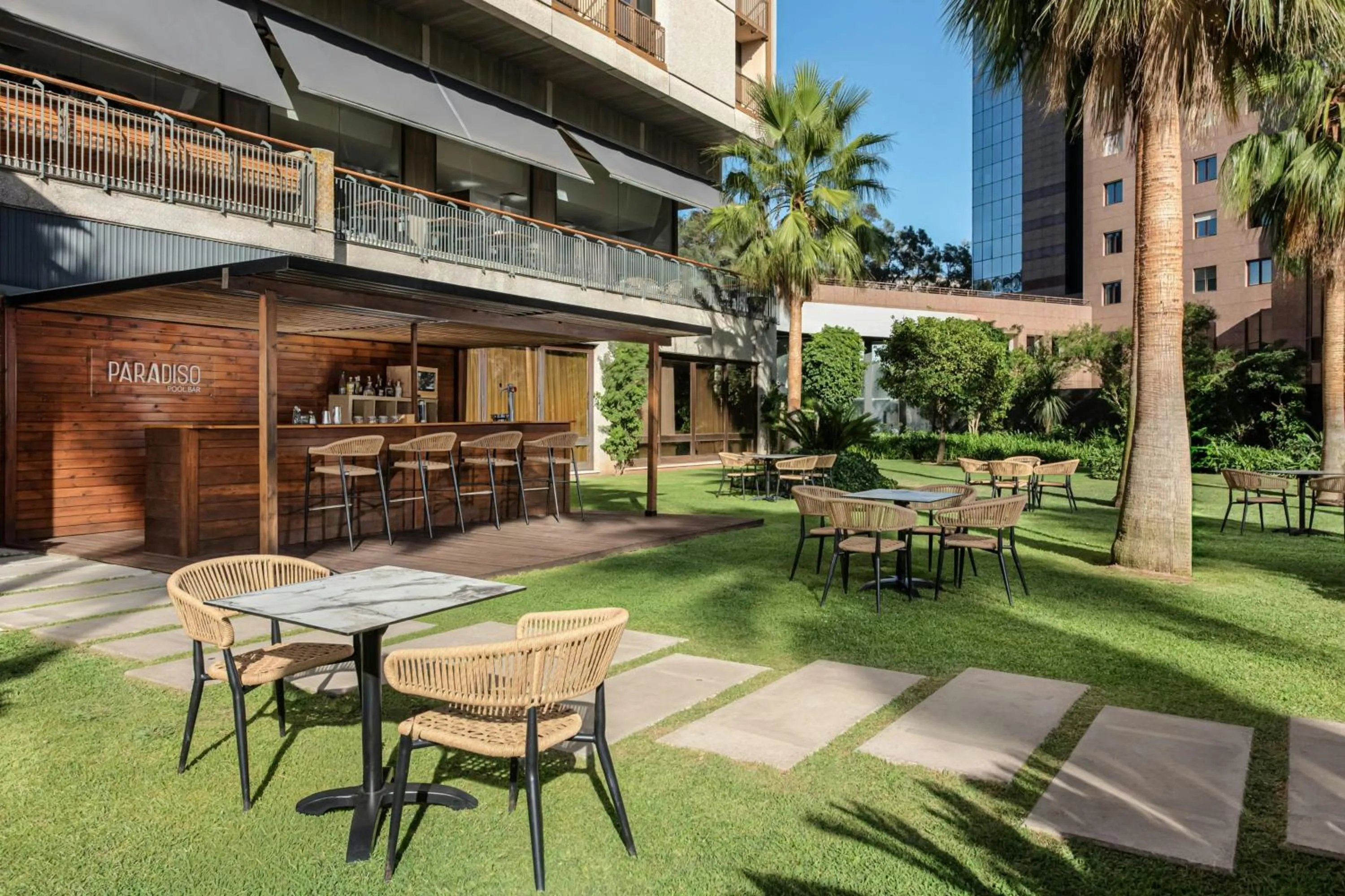 Lounge or bar in Lisbon Marriott Hotel