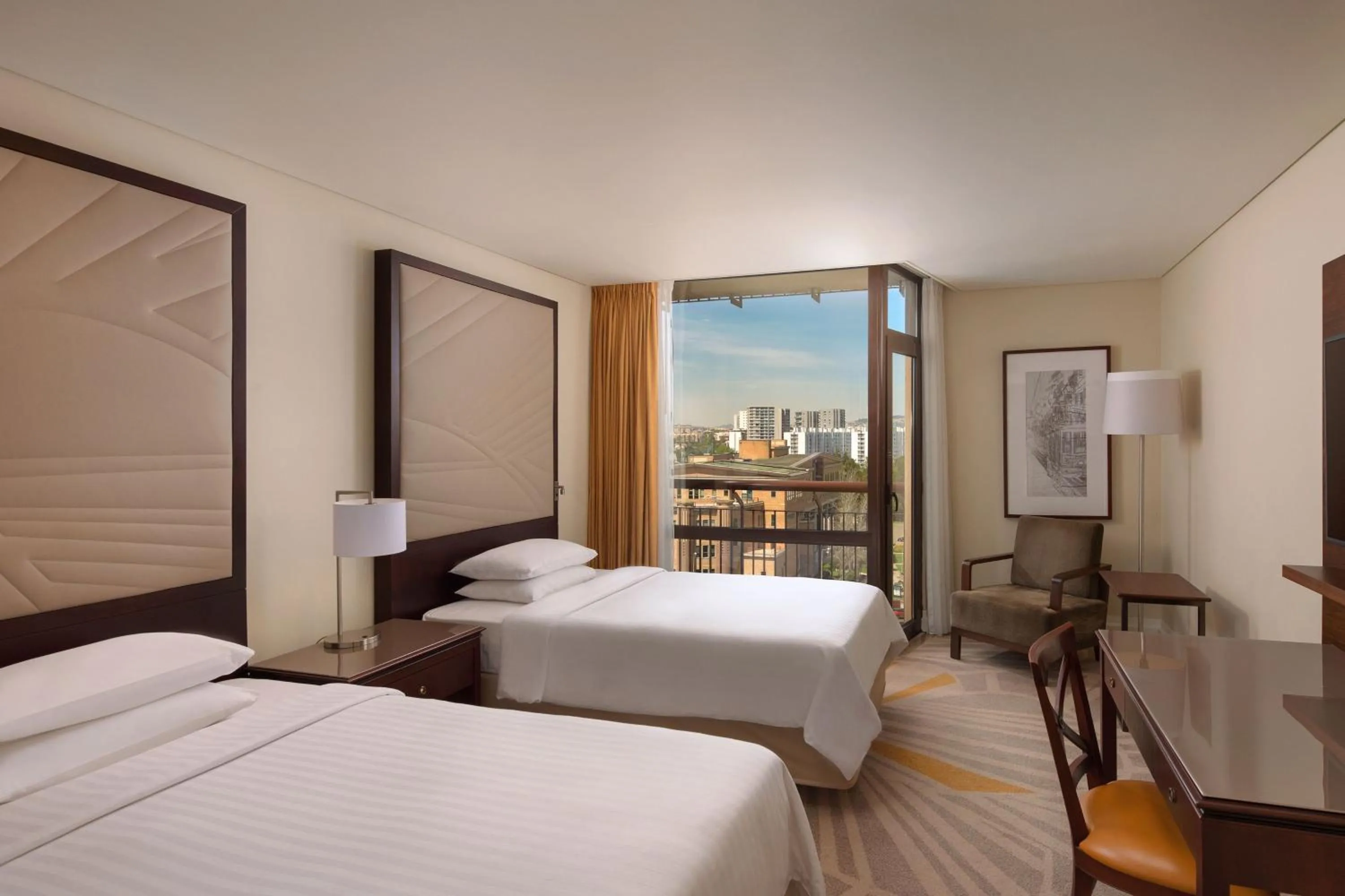 Bedroom, Bed in Lisbon Marriott Hotel