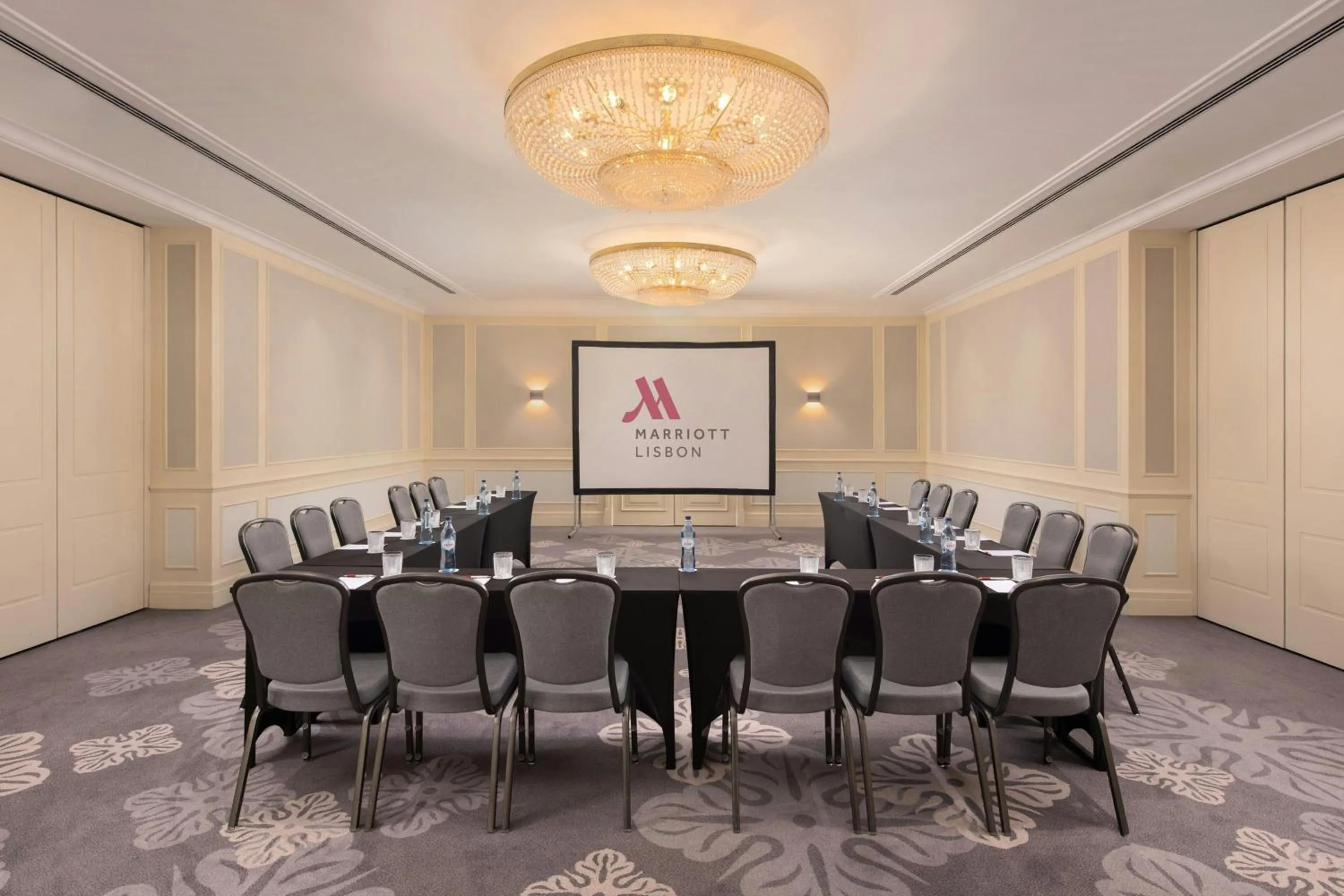 Meeting/conference room in Lisbon Marriott Hotel