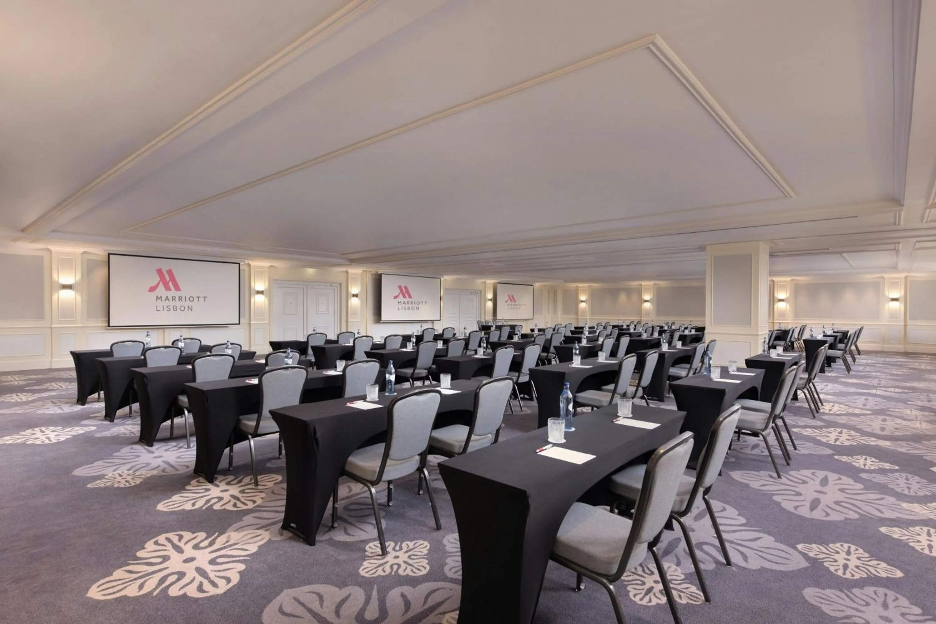 Meeting/conference room in Lisbon Marriott Hotel