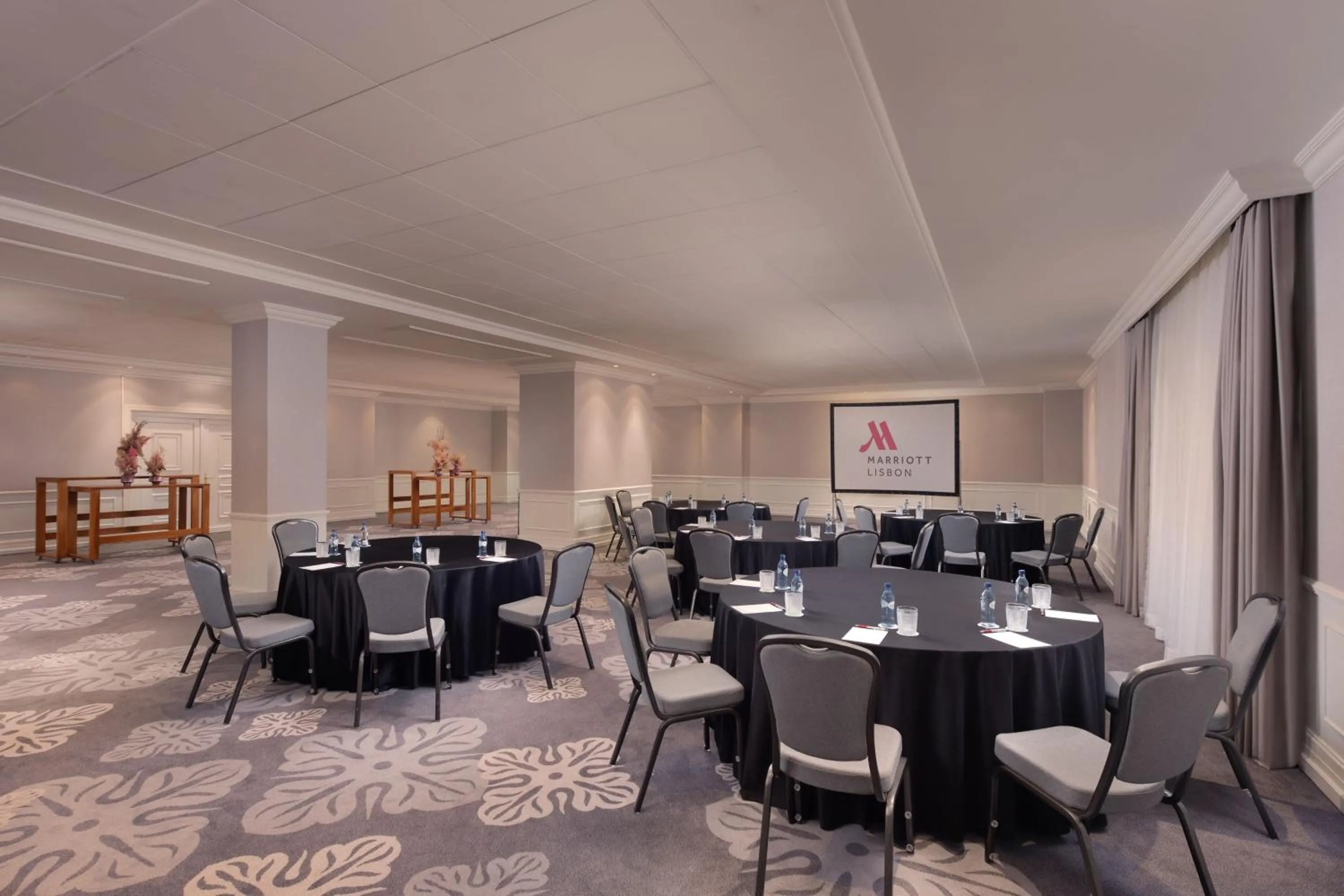 Meeting/conference room in Lisbon Marriott Hotel