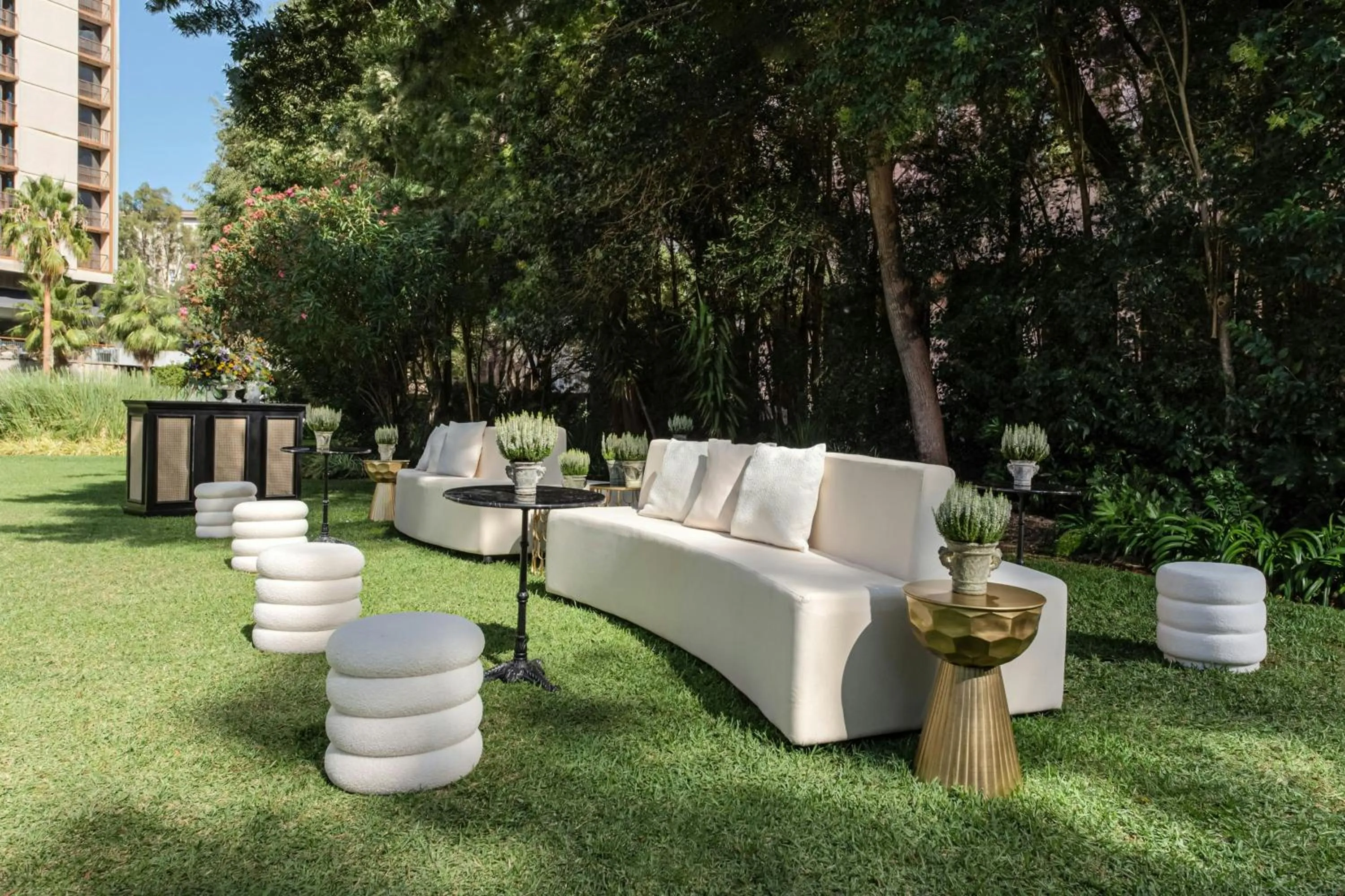 Lounge or bar in Lisbon Marriott Hotel