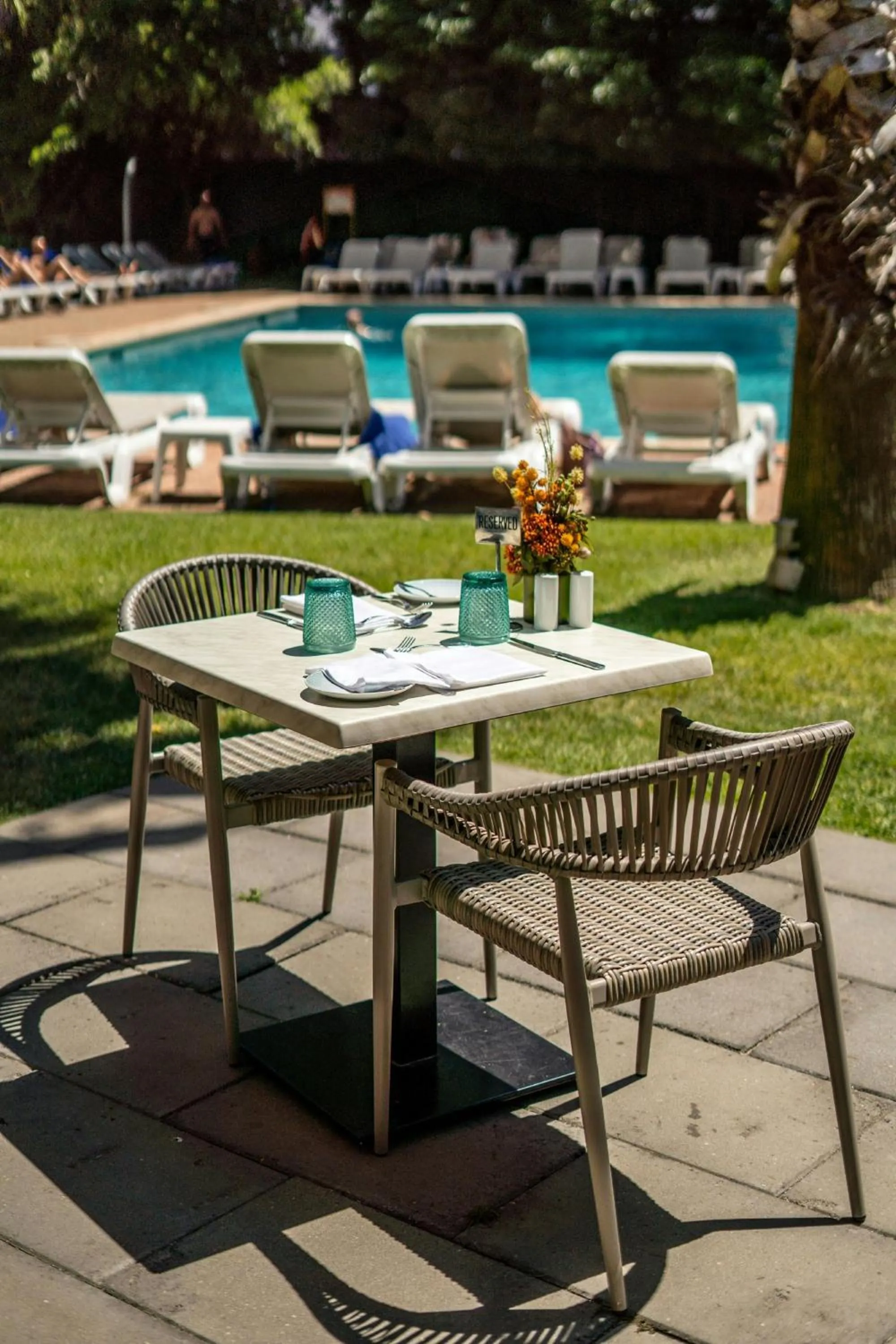 Swimming pool in Lisbon Marriott Hotel
