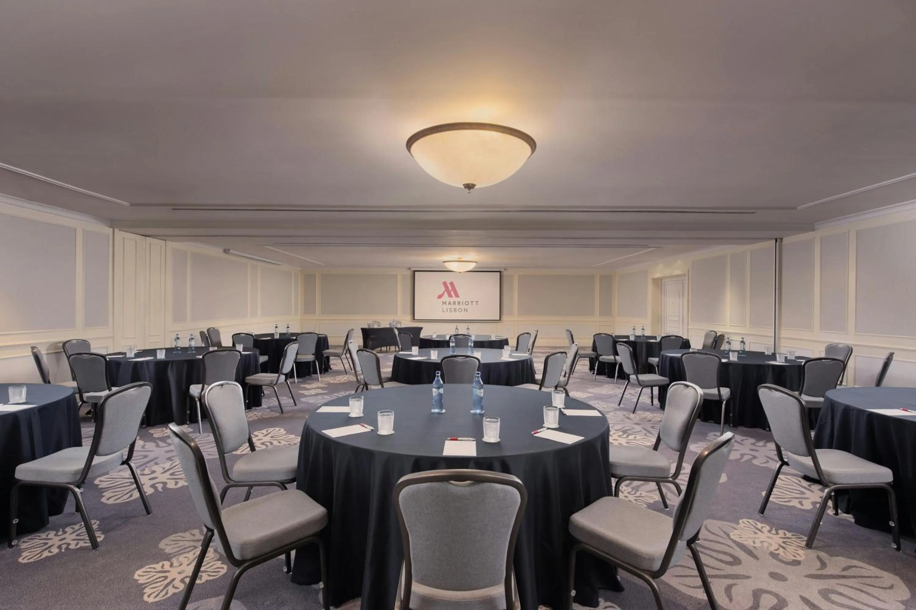 Meeting/conference room in Lisbon Marriott Hotel