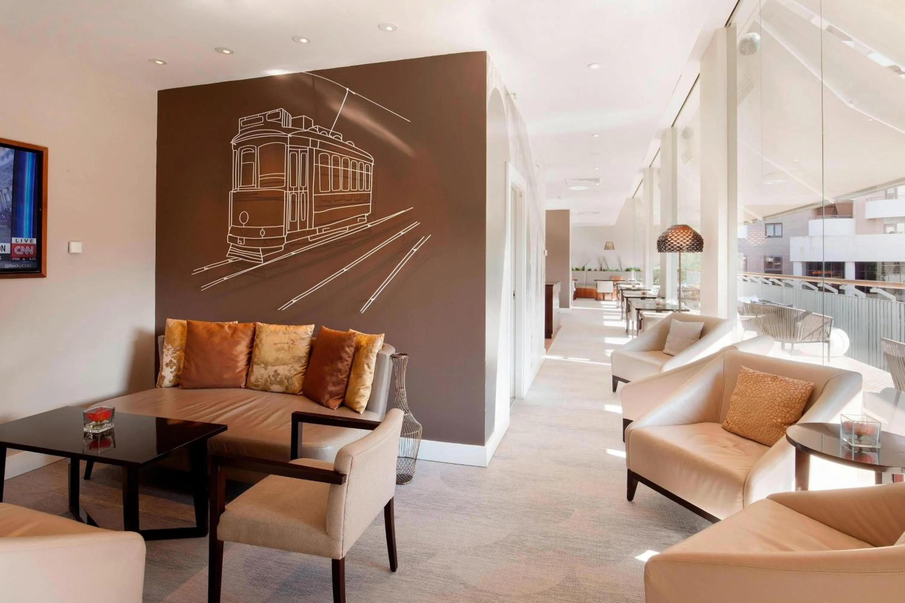 Lounge or bar in Lisbon Marriott Hotel