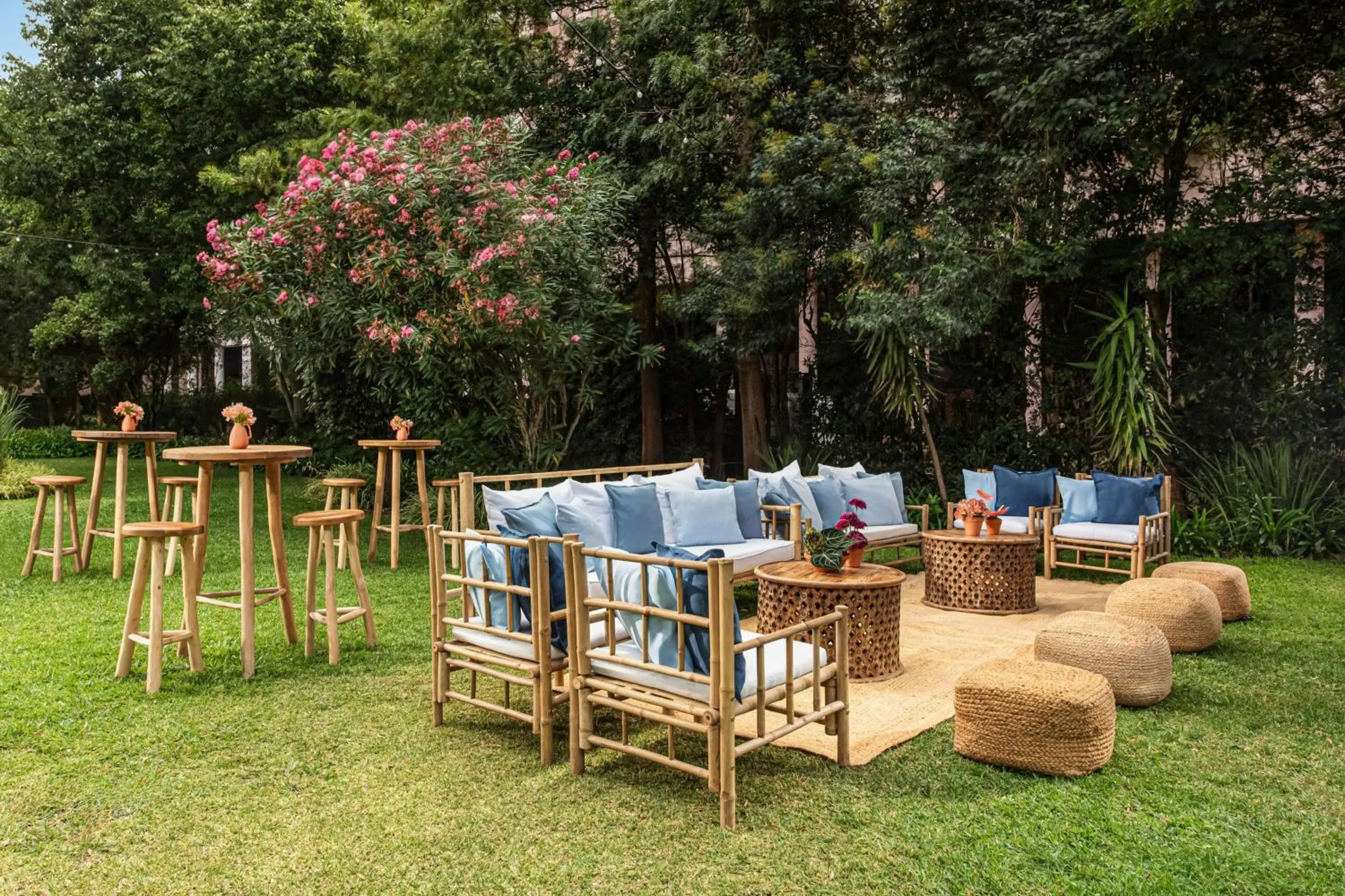 Lounge or bar in Lisbon Marriott Hotel