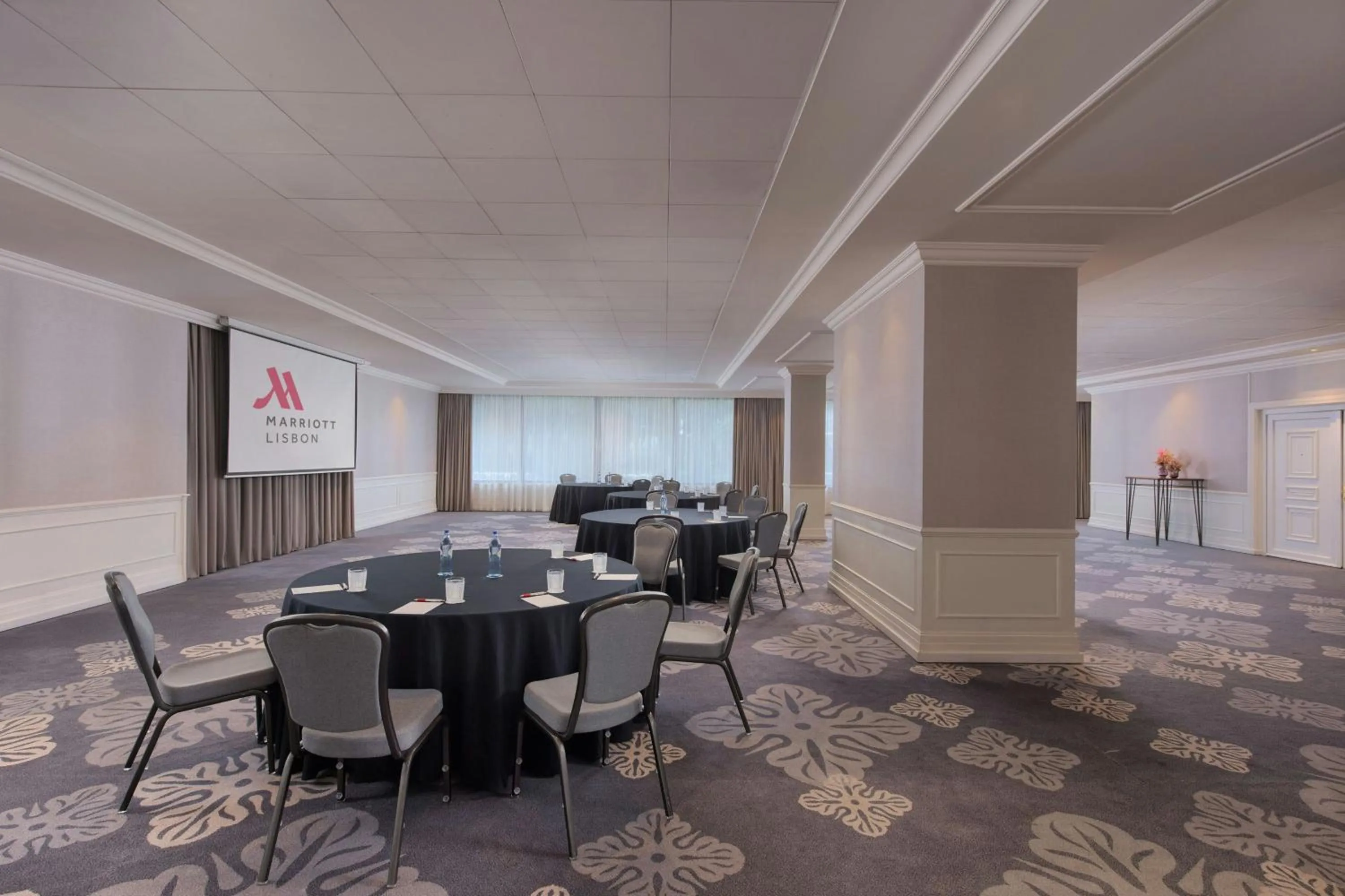 Meeting/conference room in Lisbon Marriott Hotel