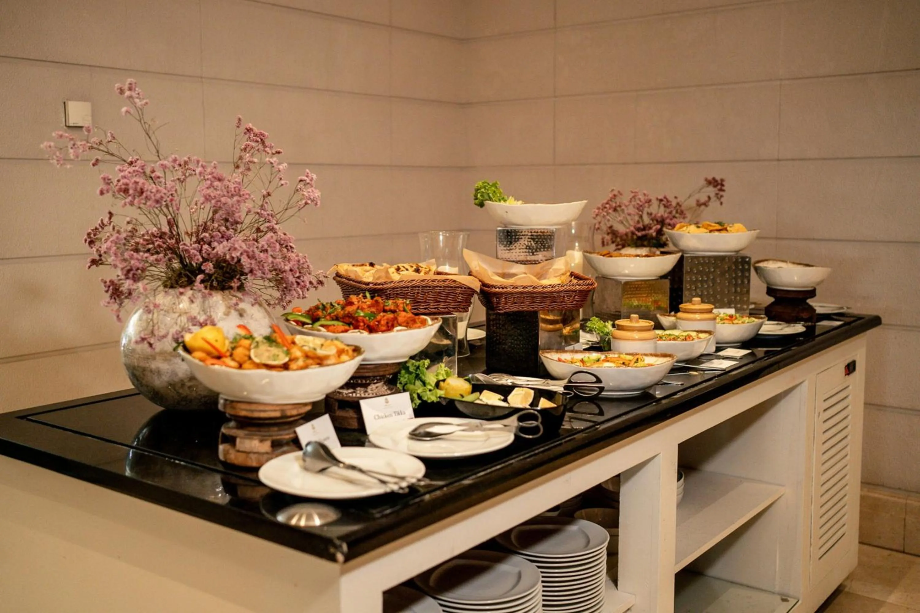 Restaurant/places to eat in Lisbon Marriott Hotel