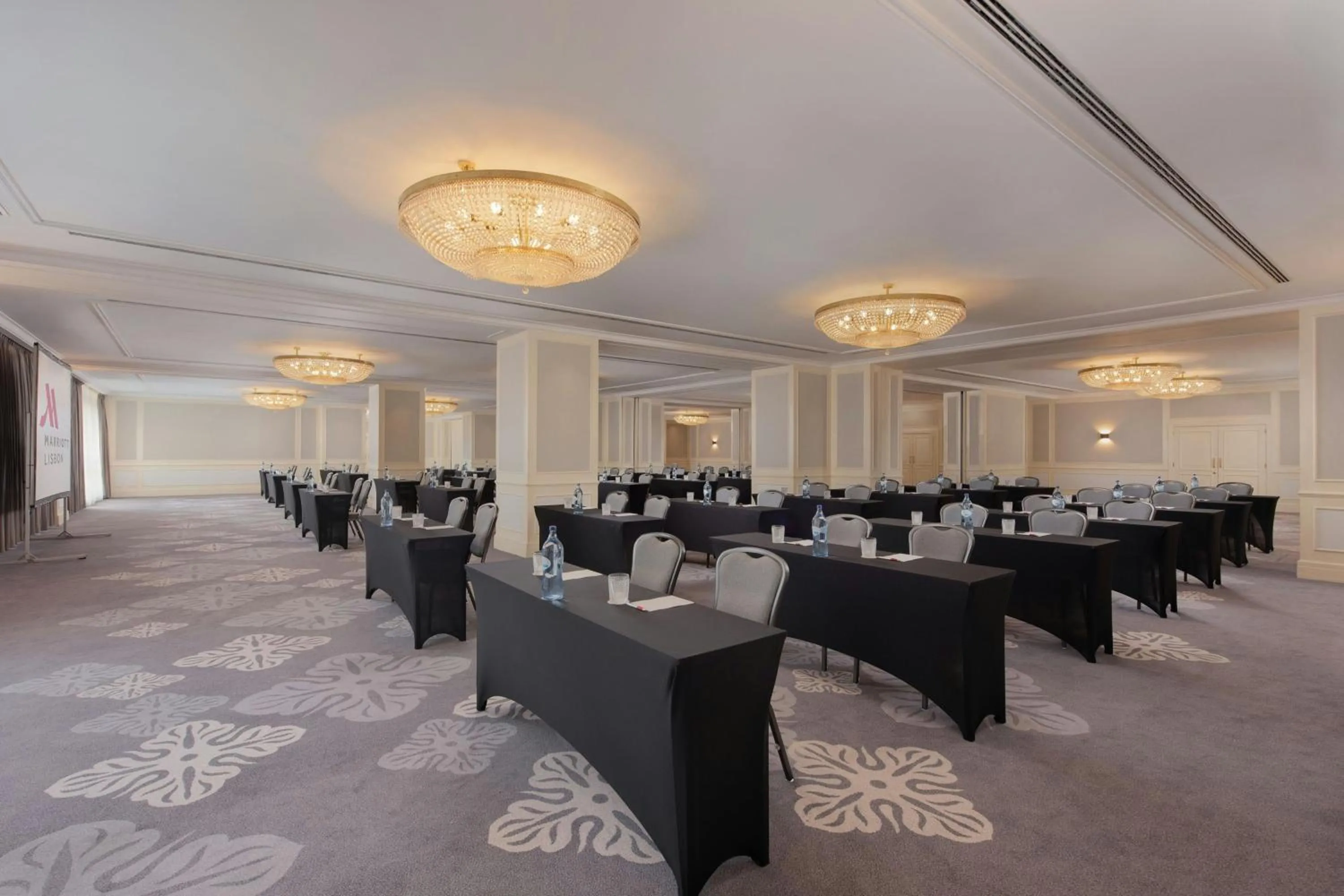 Meeting/conference room in Lisbon Marriott Hotel