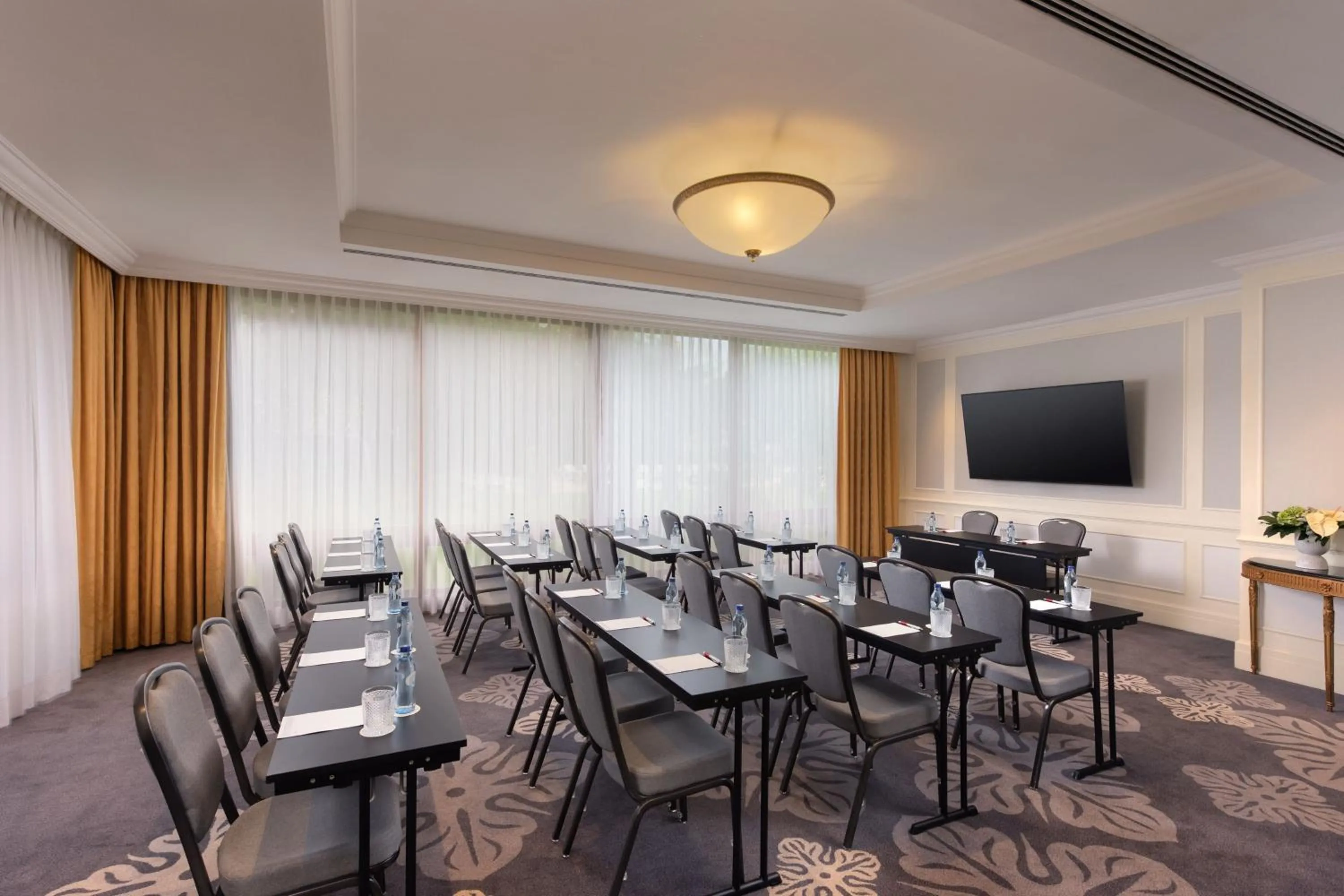 Meeting/conference room in Lisbon Marriott Hotel