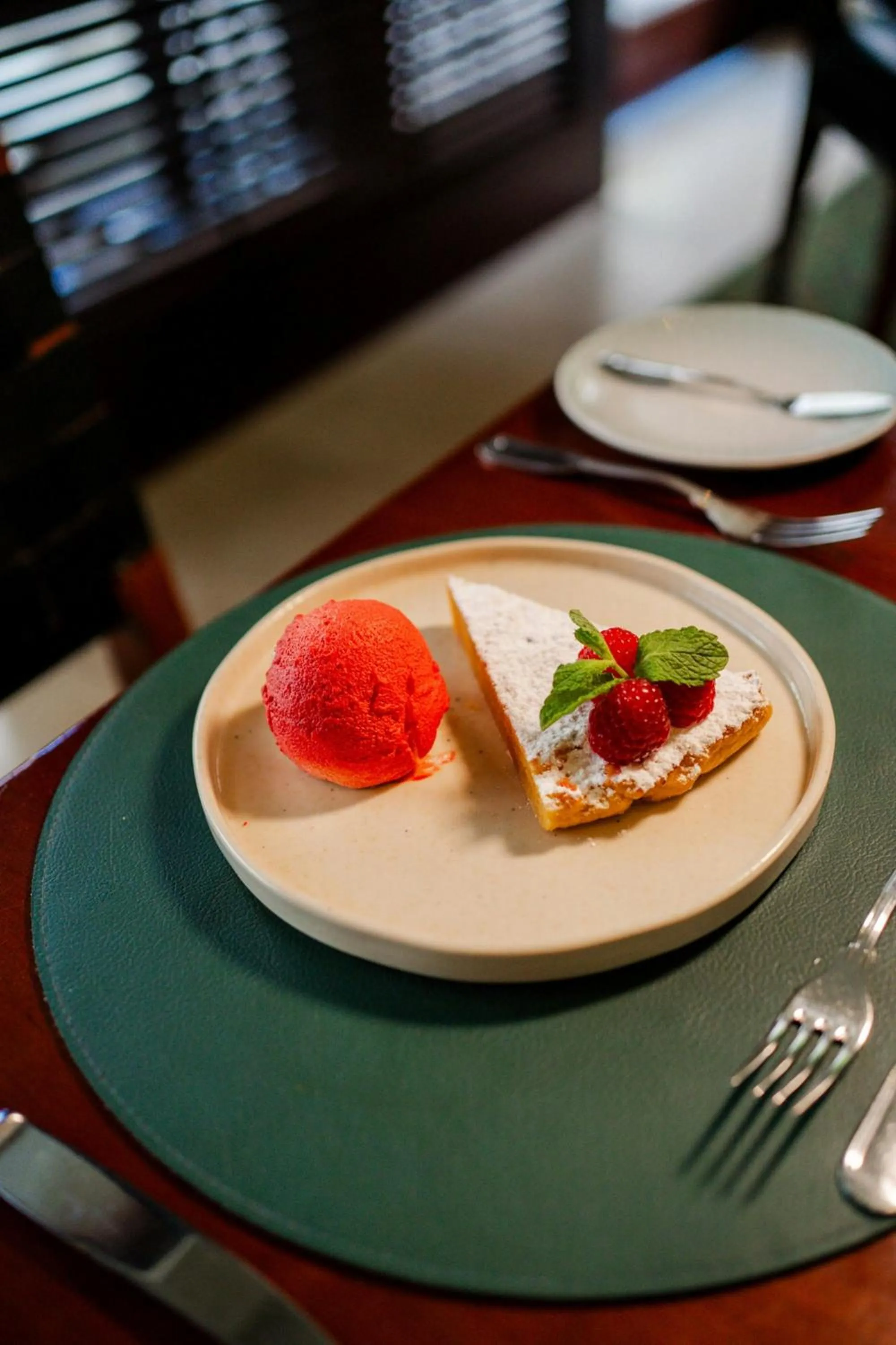 Restaurant/places to eat in Lisbon Marriott Hotel