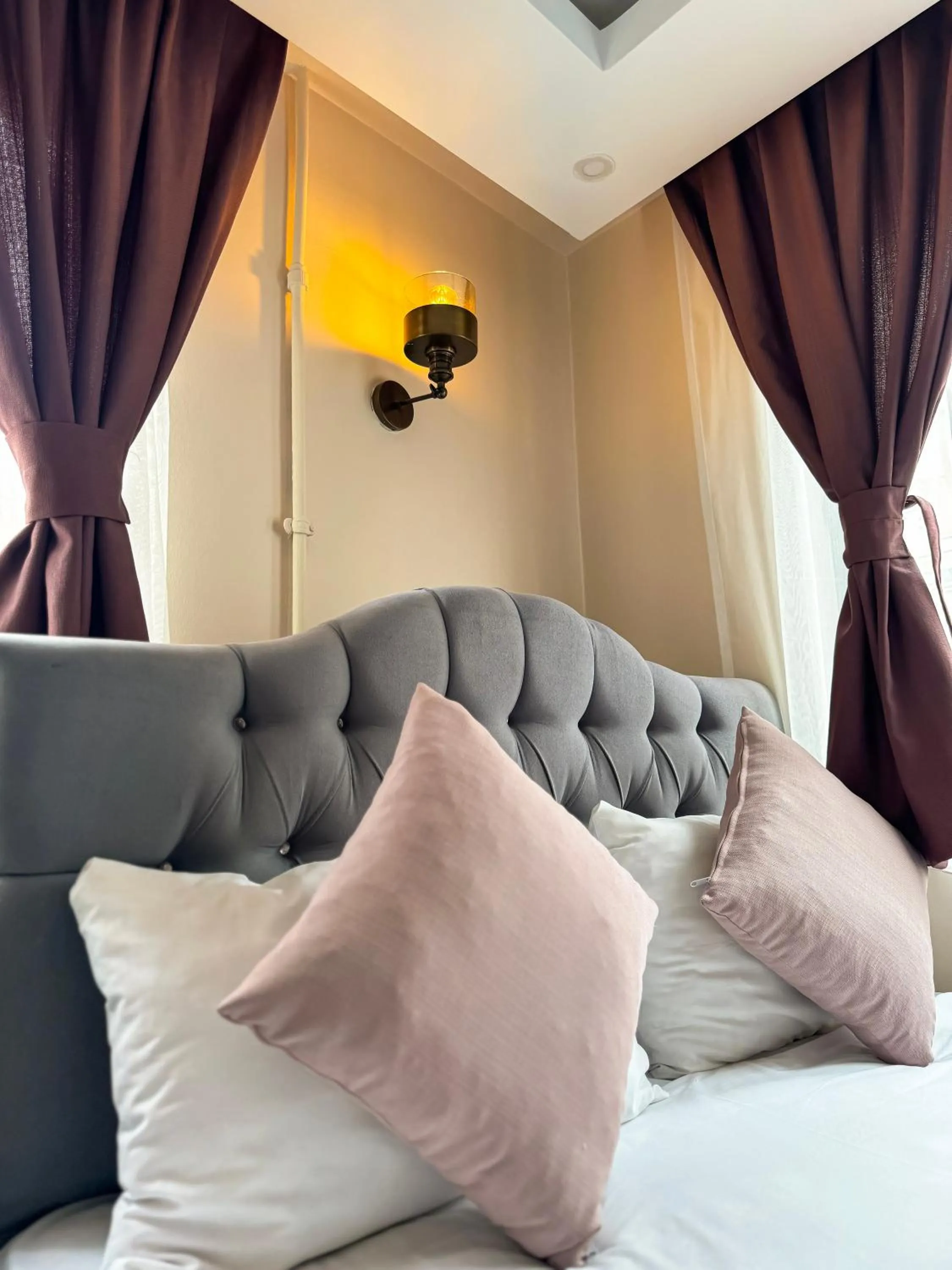 Bed, Seating Area in Asmali Pera Hotel