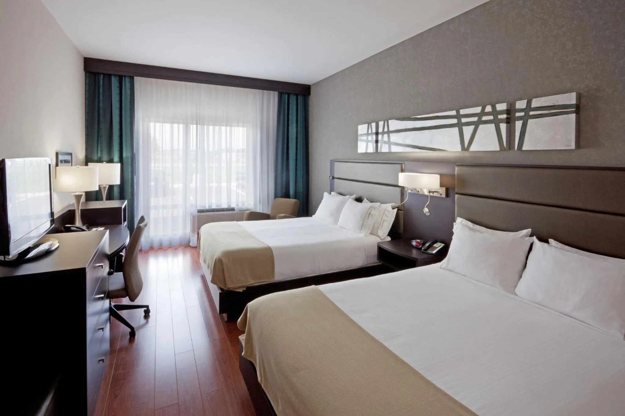 Photo of the whole room, Bed in Holiday Inn Express Hotel & Suites Saint - Hyacinthe by IHG