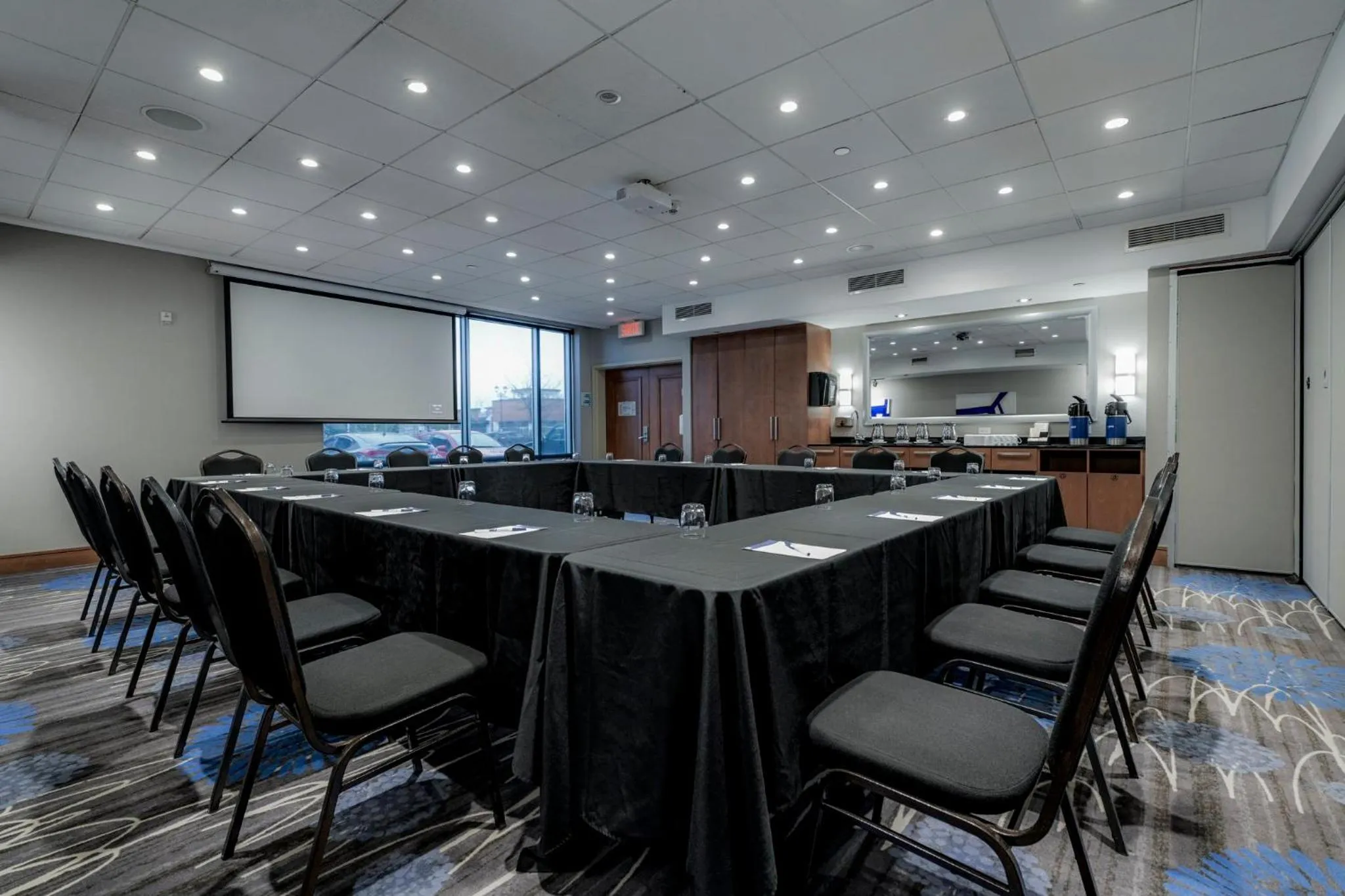 Meeting/conference room in Holiday Inn Express Hotel & Suites Saint - Hyacinthe by IHG