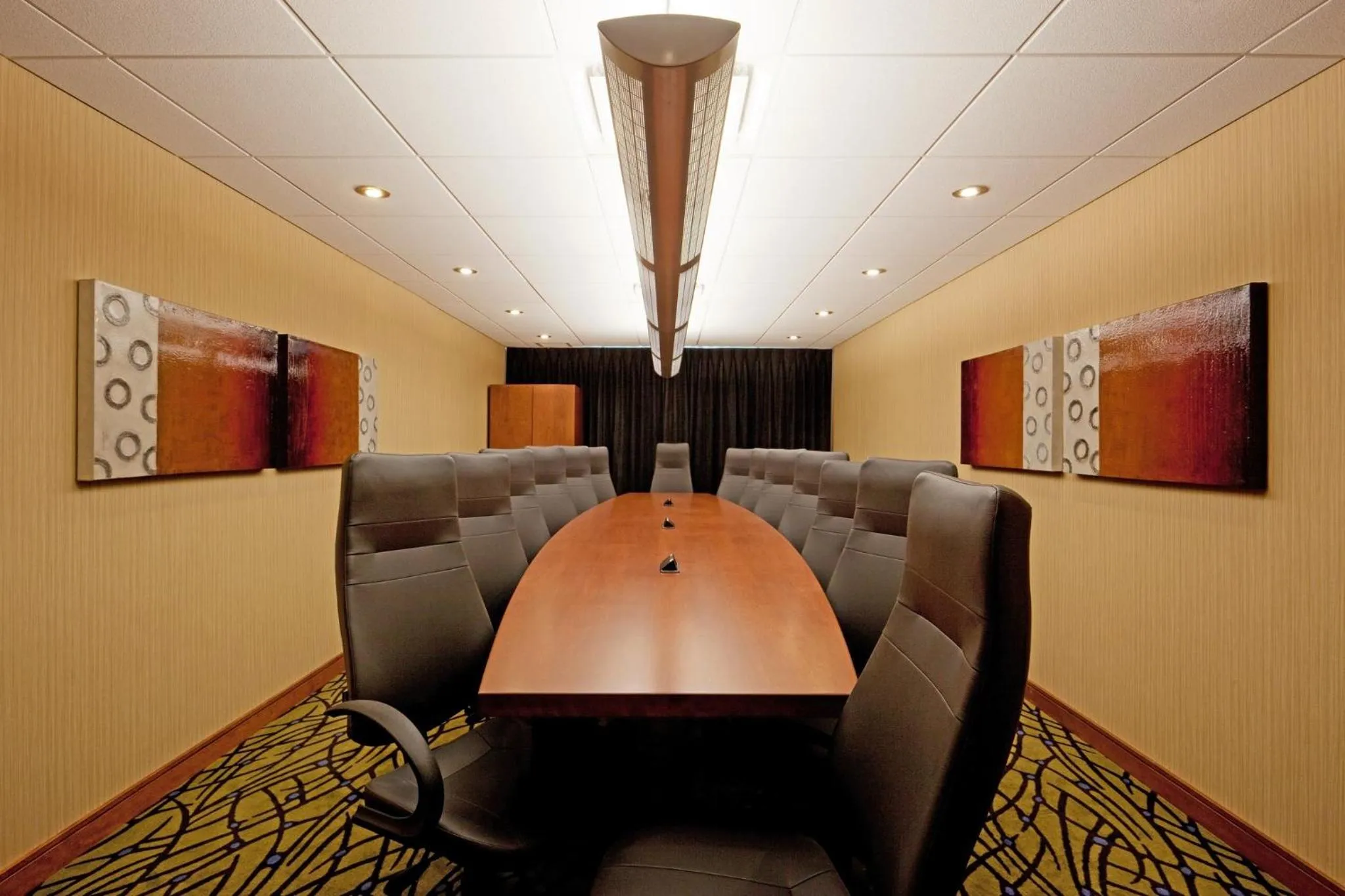 Meeting/conference room in Holiday Inn Express Hotel & Suites Saint - Hyacinthe by IHG