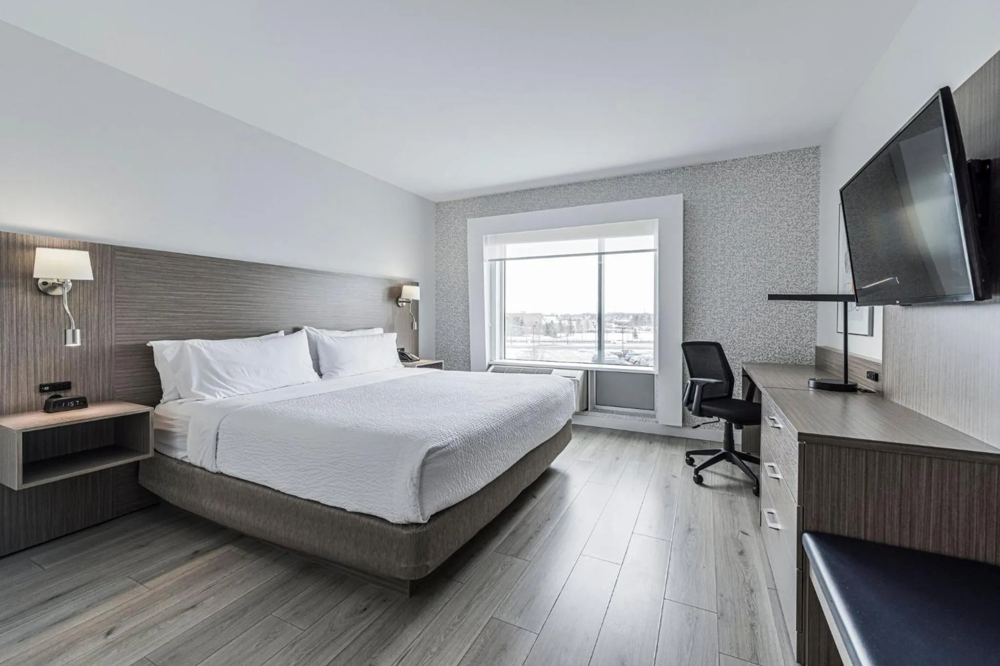 Photo of the whole room, Bed in Holiday Inn Express Hotel & Suites Saint - Hyacinthe by IHG