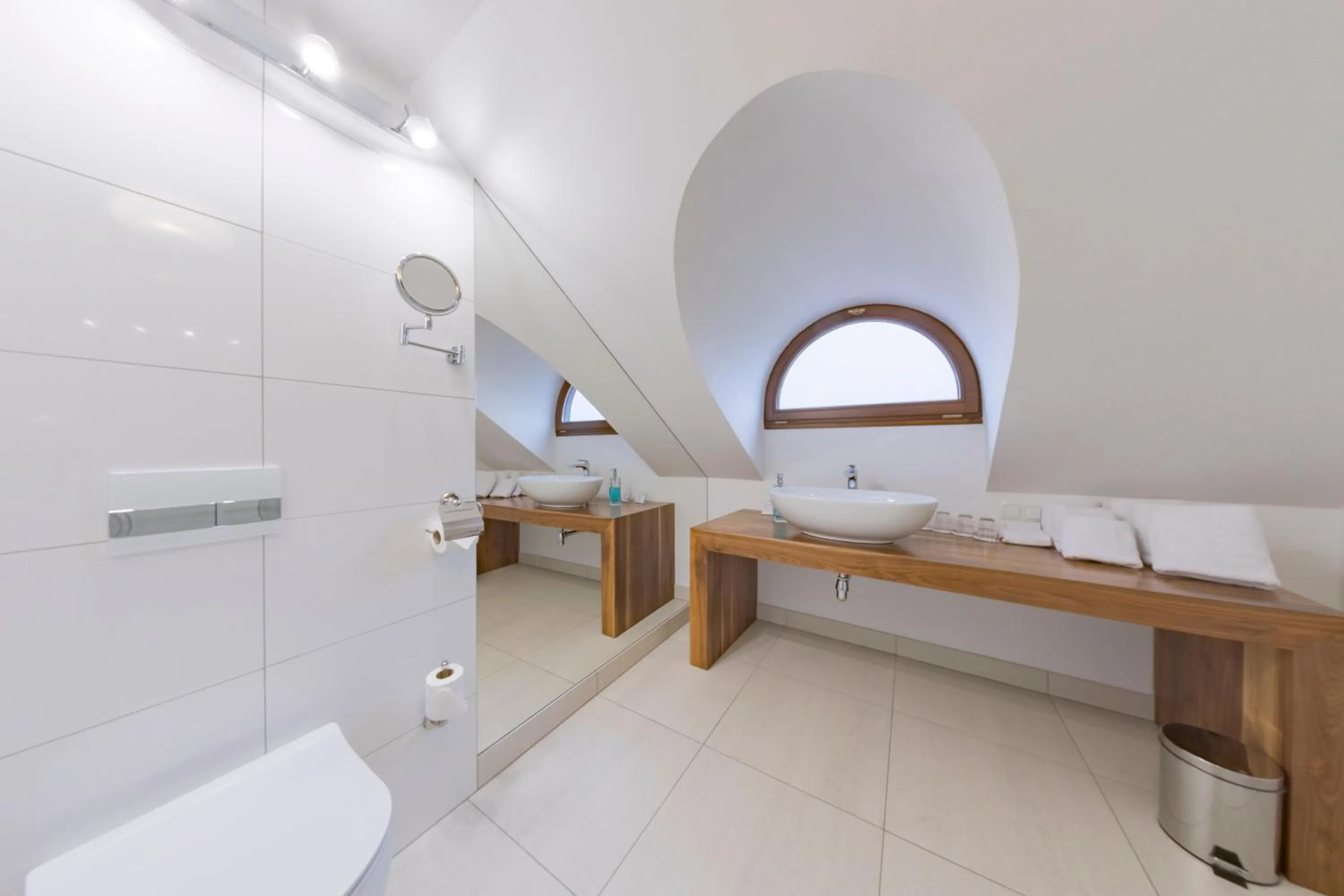 Bathroom, Bed in Hotel Jakubus