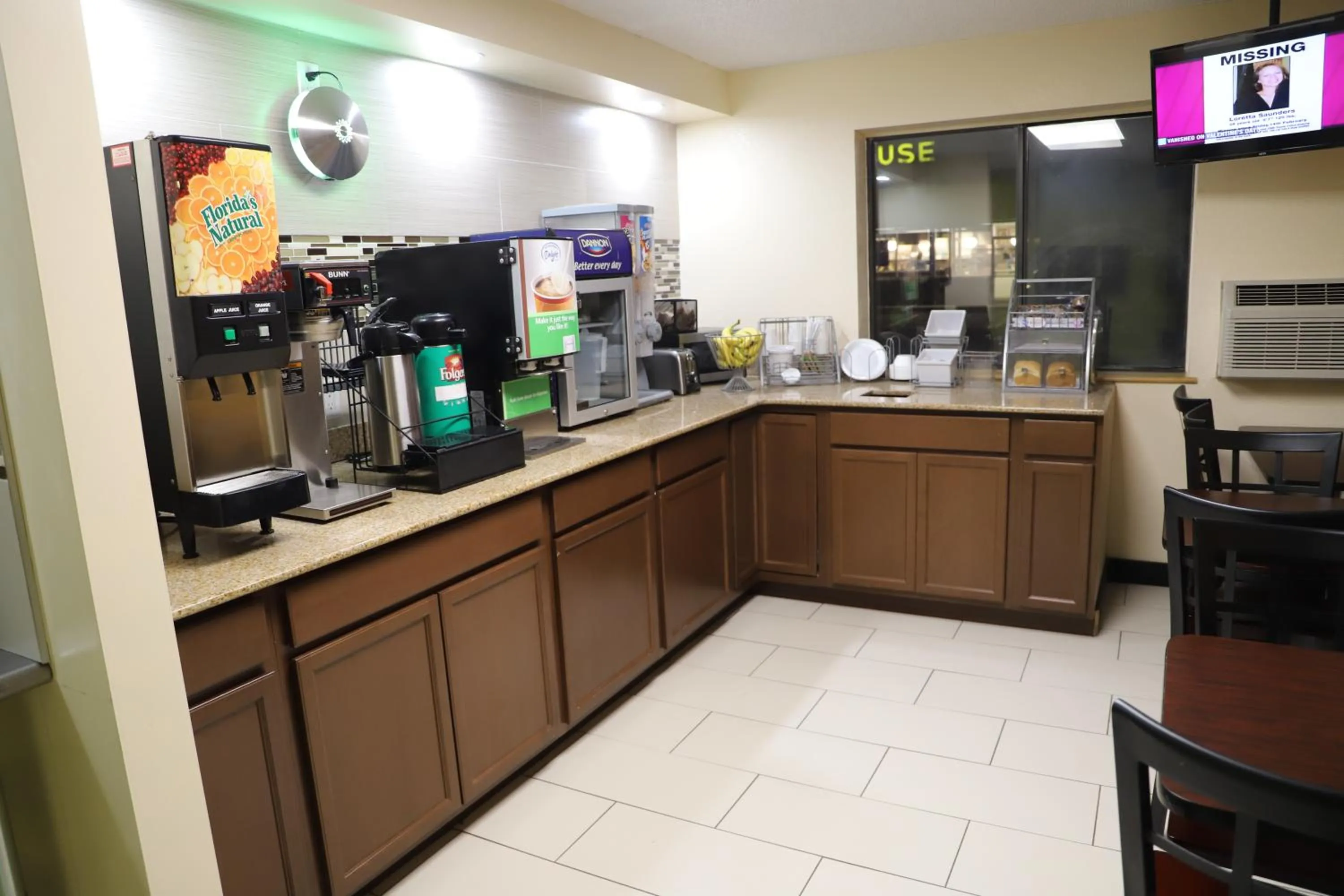 Continental breakfast in Super 8 by Wyndham Richmond Airport VA