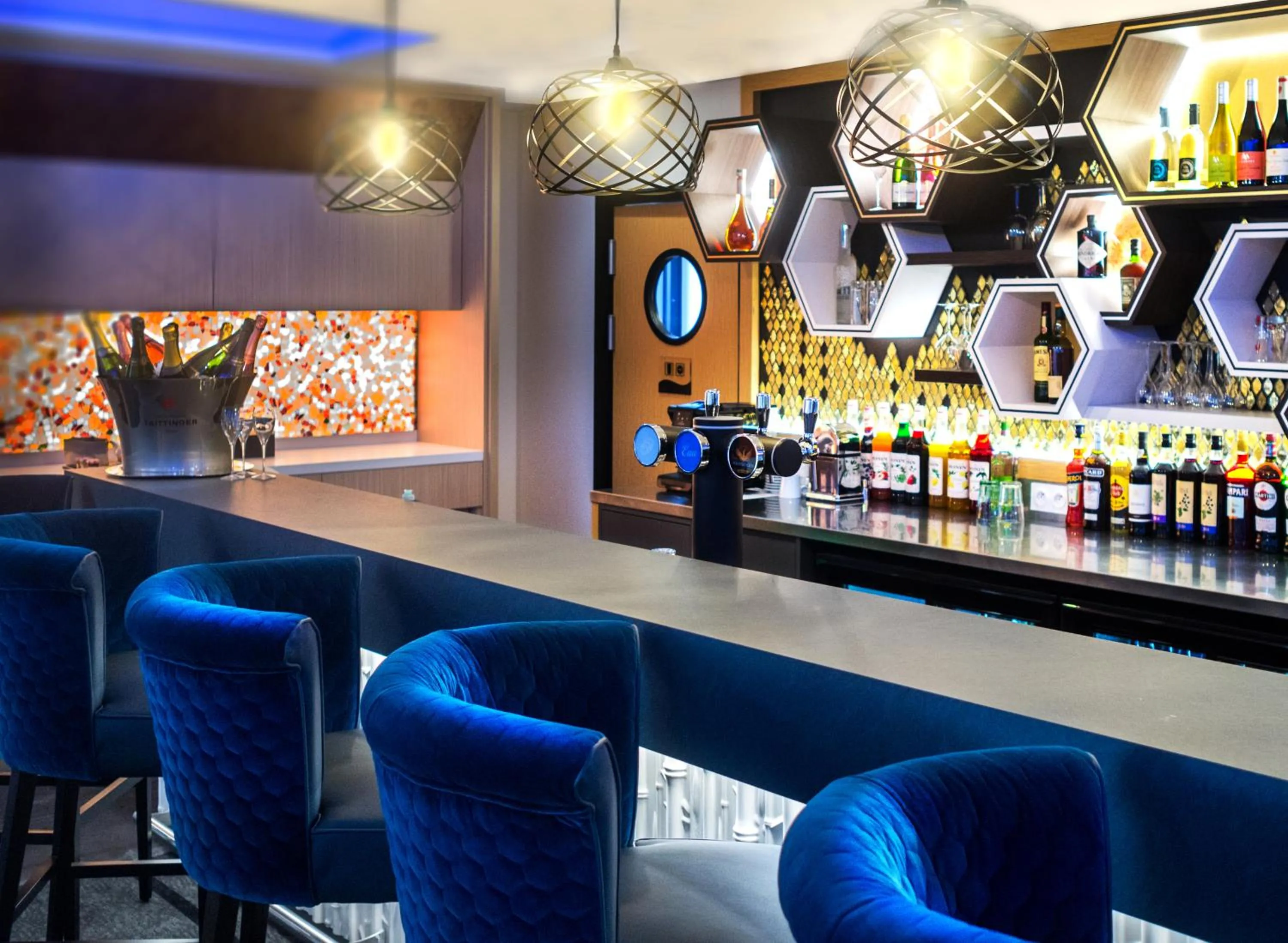Lounge or bar in Kyriad Prestige Amiens Poulainville - Hotel and Spa