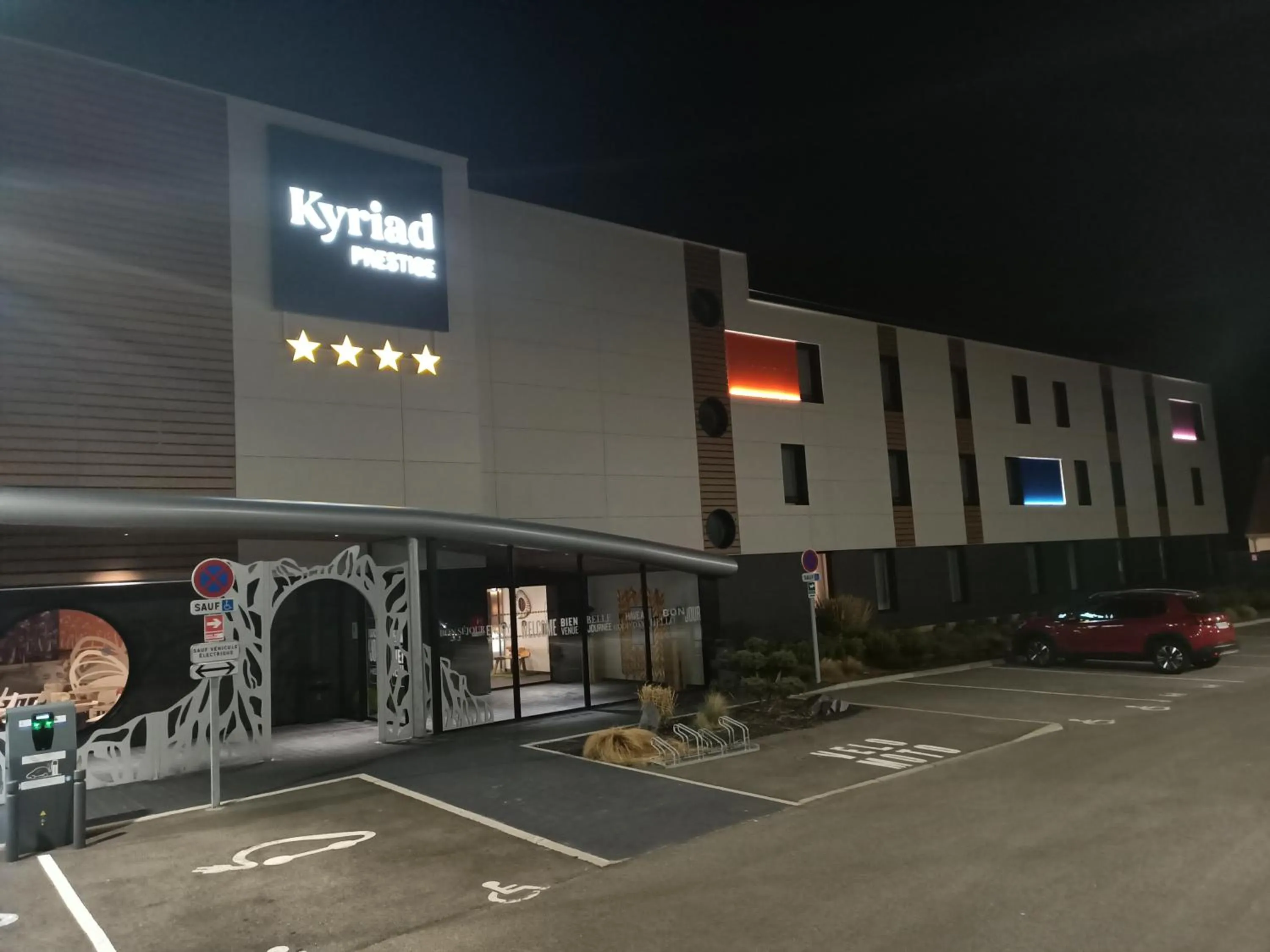 Facade/entrance in Kyriad Prestige Amiens Poulainville - Hotel and Spa