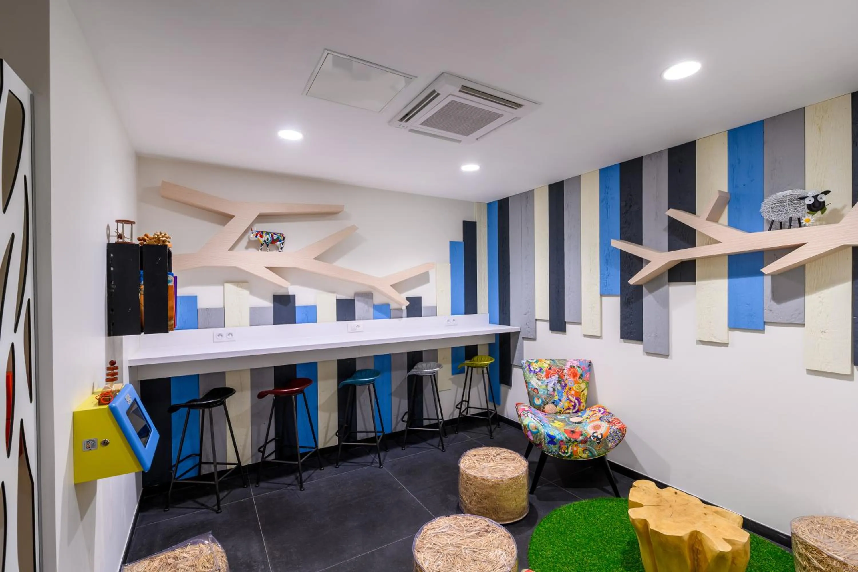 Business facilities in Kyriad Prestige Amiens Poulainville - Hotel and Spa