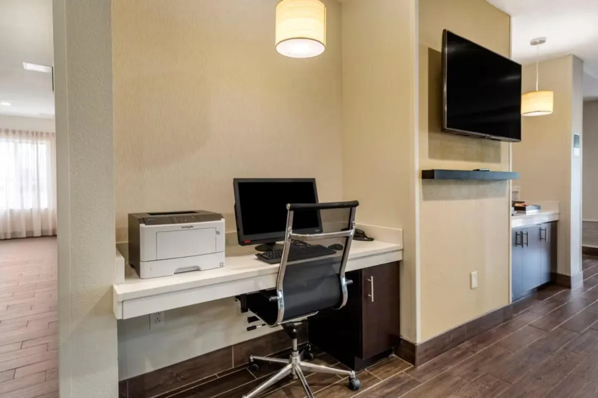 Business facilities in Garner Hotel Clarksville Northeast by IHG