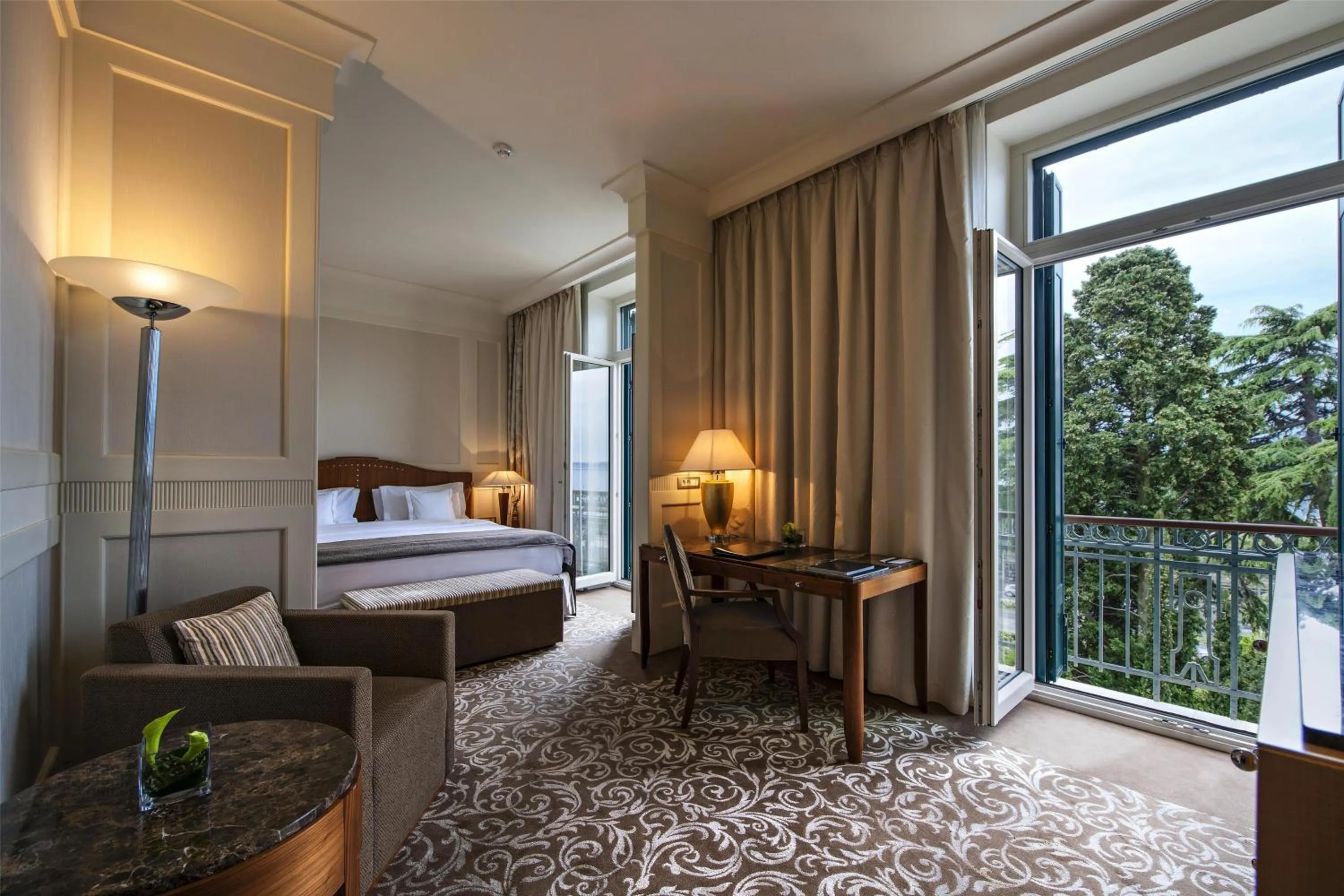 Bedroom, Bed in Hotel Kempinski Palace Portorož