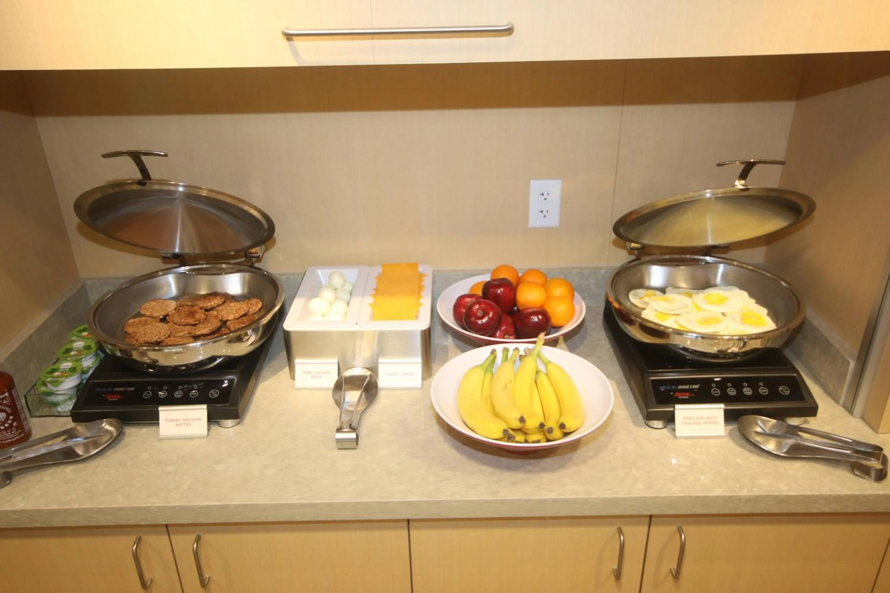 Breakfast in TownePlace Suites by Marriott Charleston-North Charleston