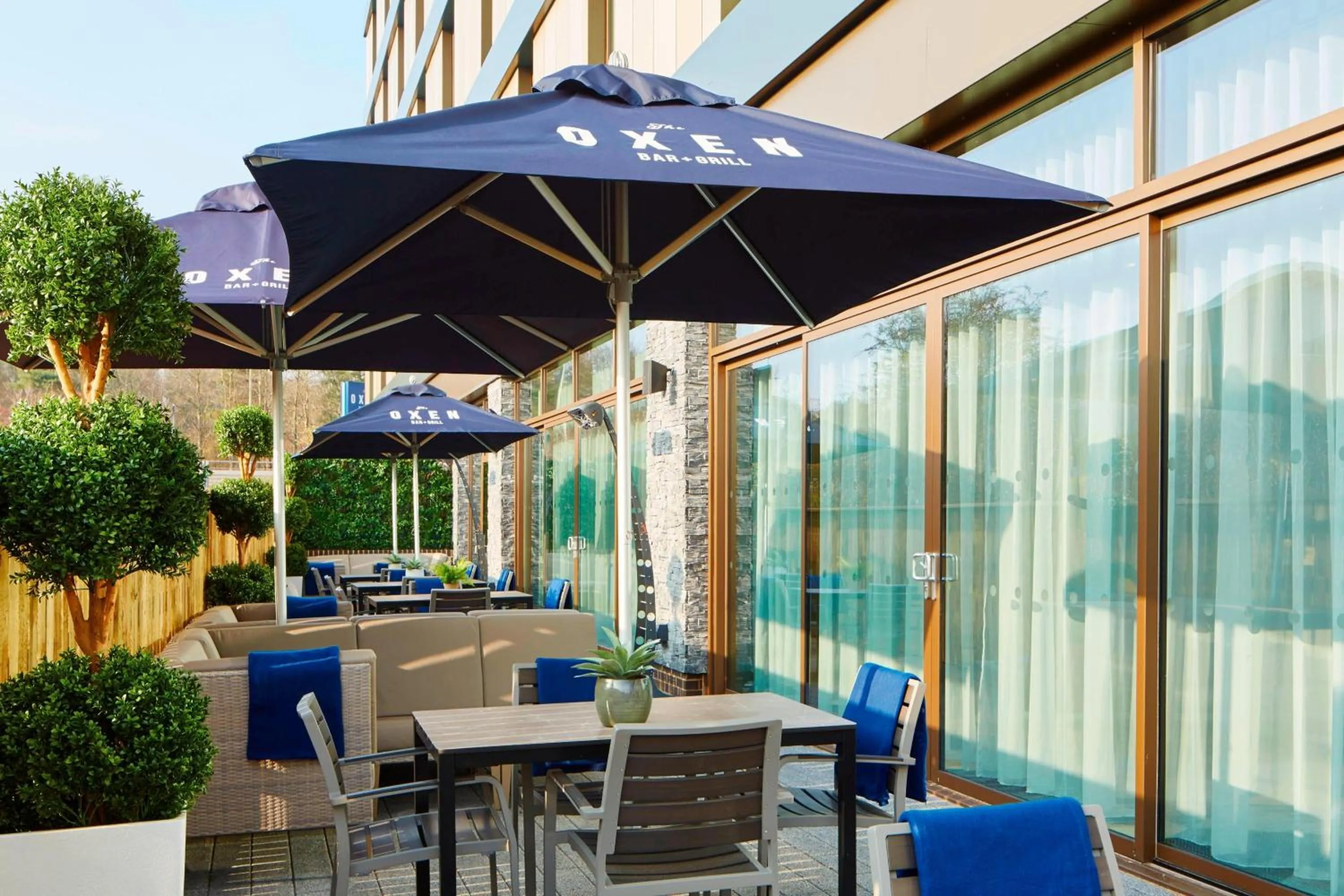 Lounge or bar in Courtyard by Marriott Oxford South