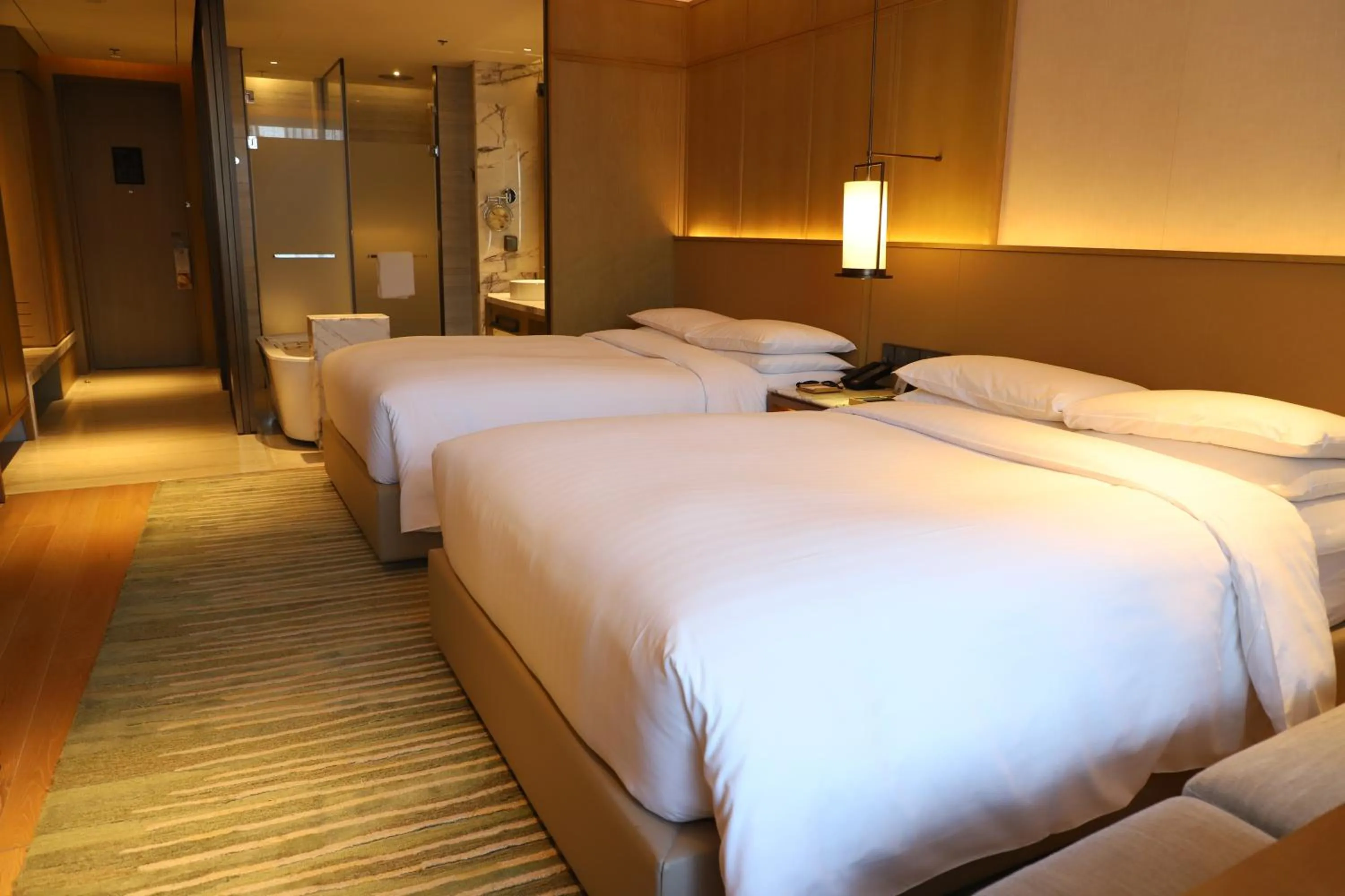 Photo of the whole room, Bed in Wuxi Marriott Hotel Lihu Lake
